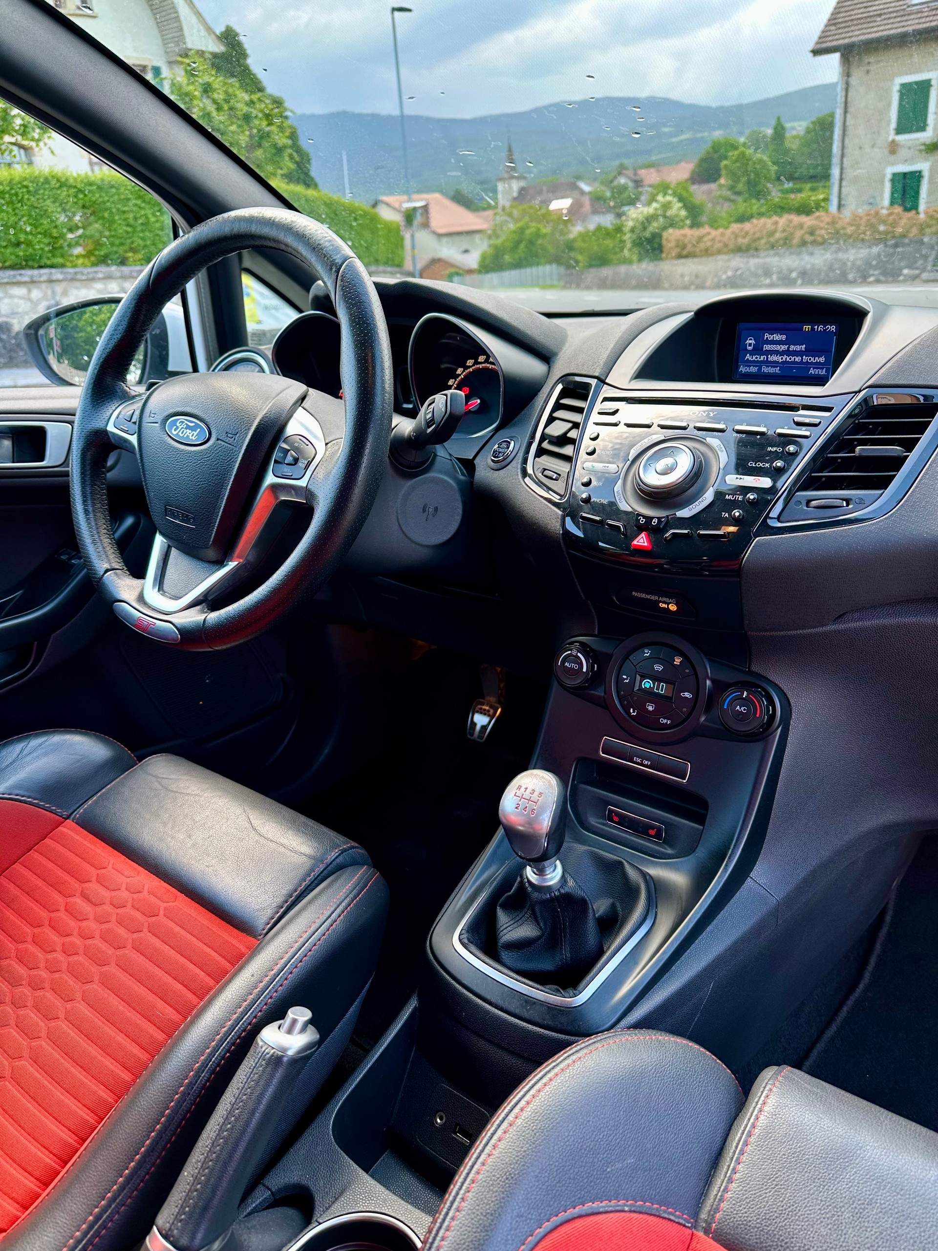 FORD Fiesta 1.6 SCTi ST-2-image-9
