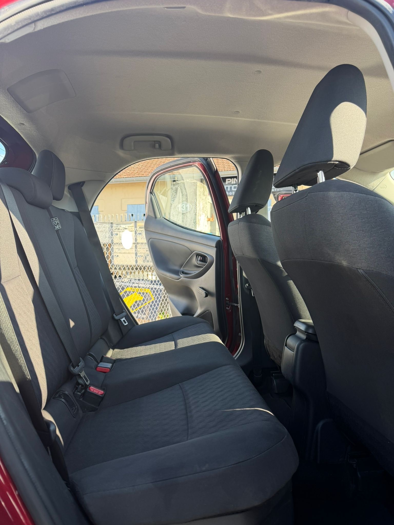 TOYOTA Yaris 1.5 Active e-CVT-image-14