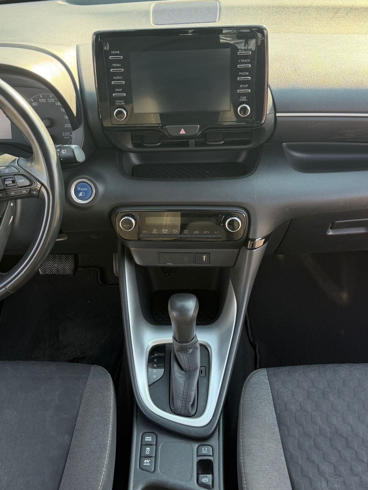 TOYOTA Yaris 1.5 Active e-CVT-image-7