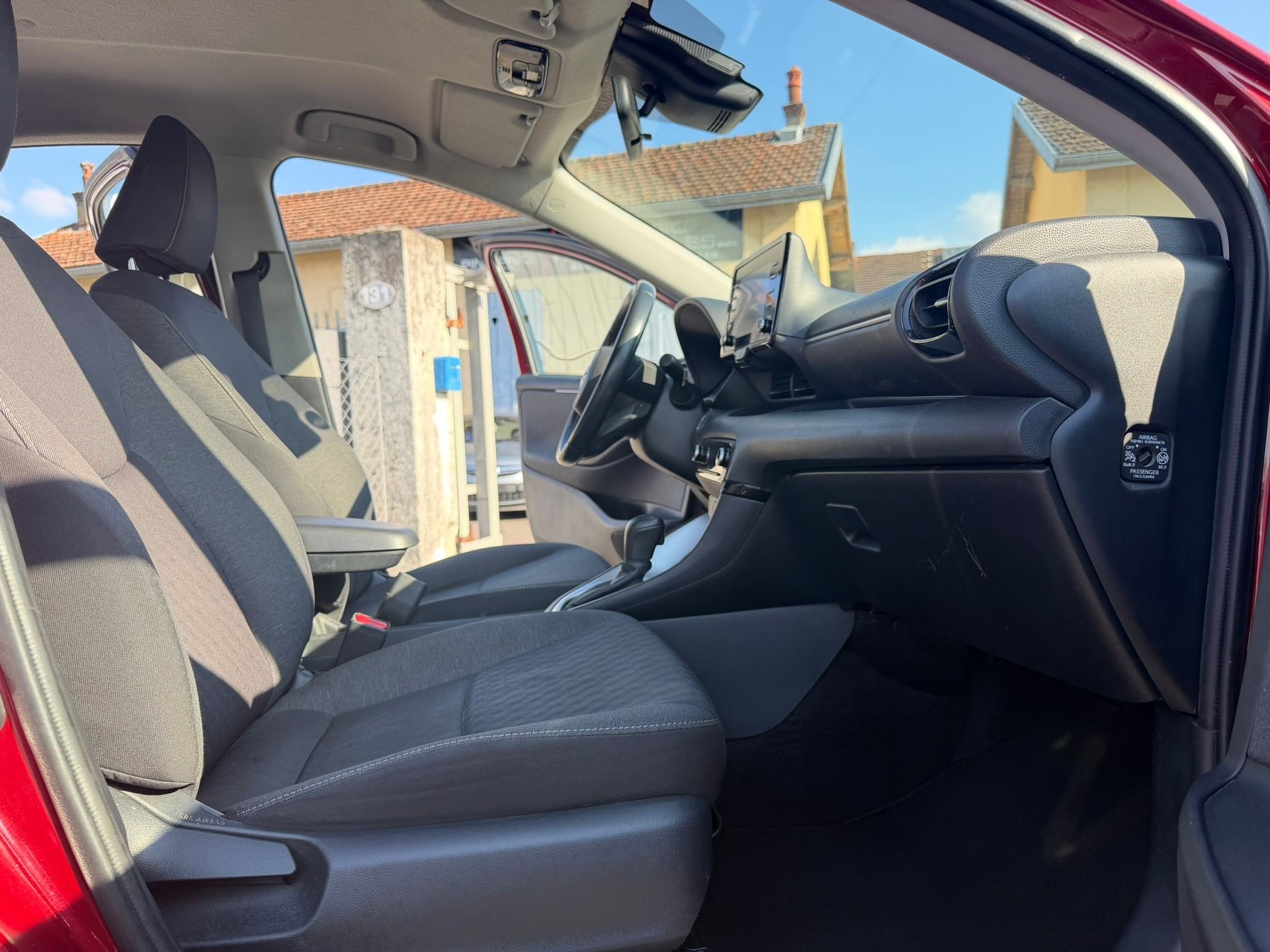 TOYOTA Yaris 1.5 Active e-CVT-image-12