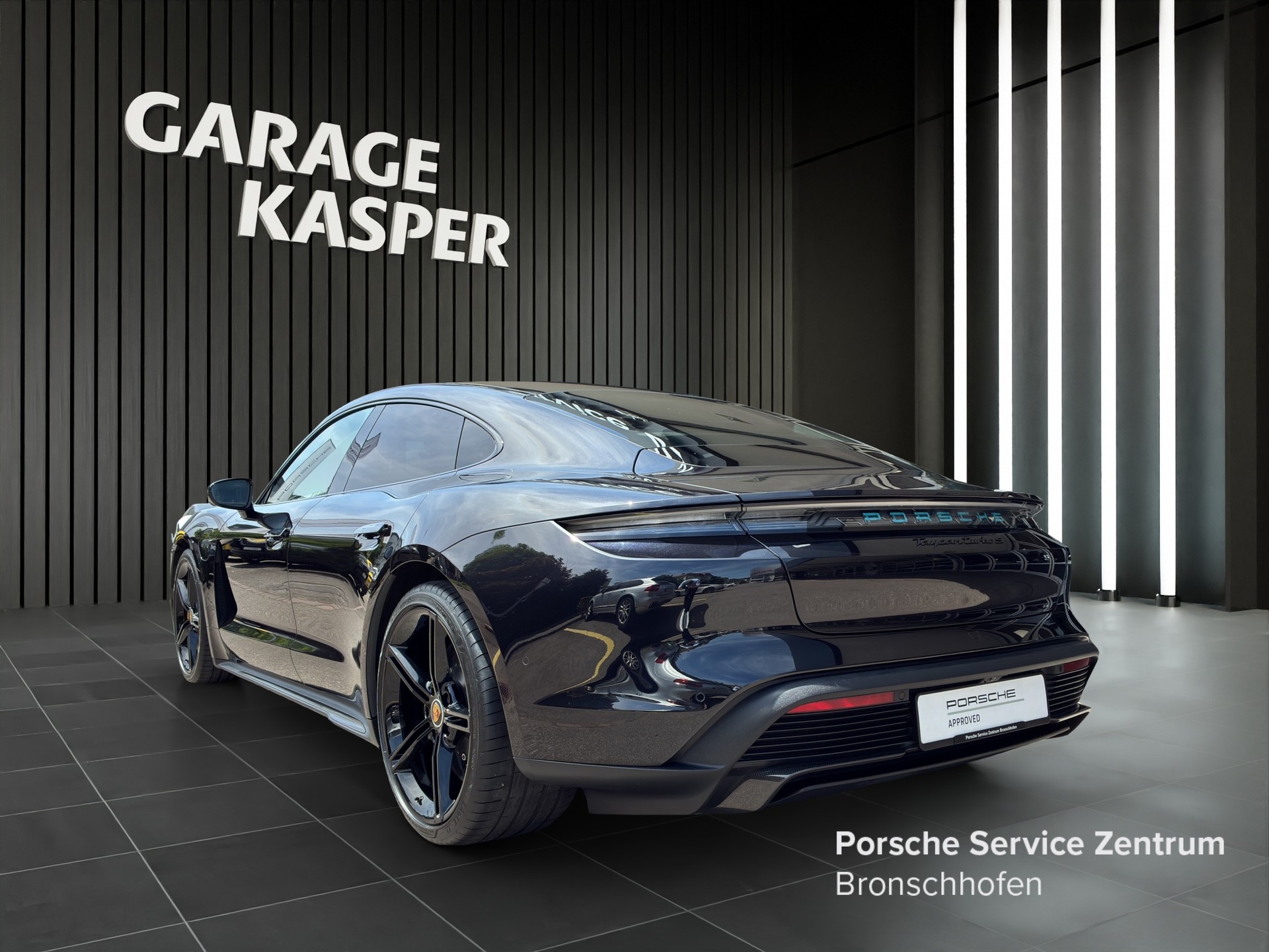 PORSCHE Taycan Turbo S-showroom-element-2