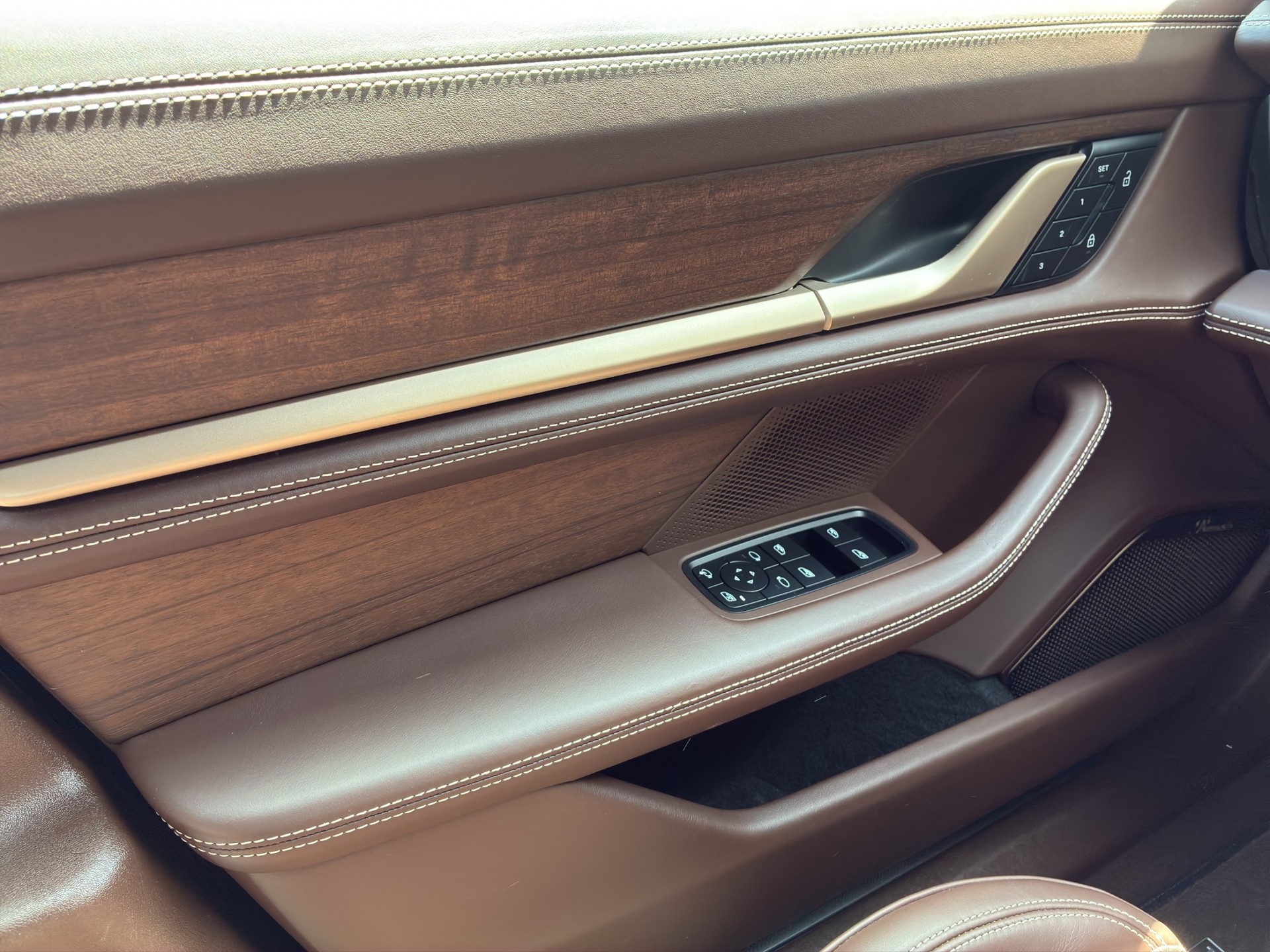 PORSCHE Taycan Turbo S-image-10
