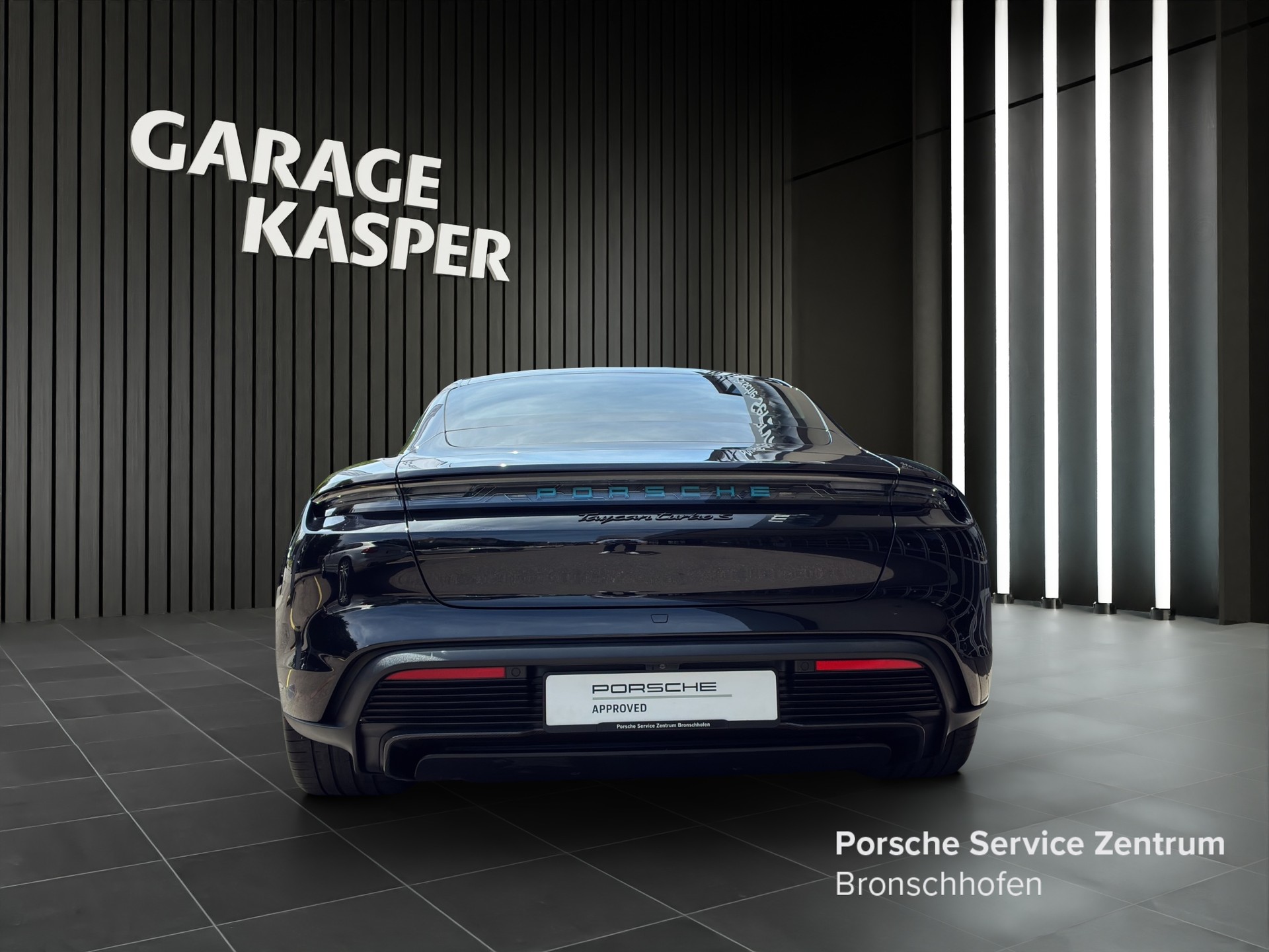 PORSCHE Taycan Turbo S-showroom-element-3