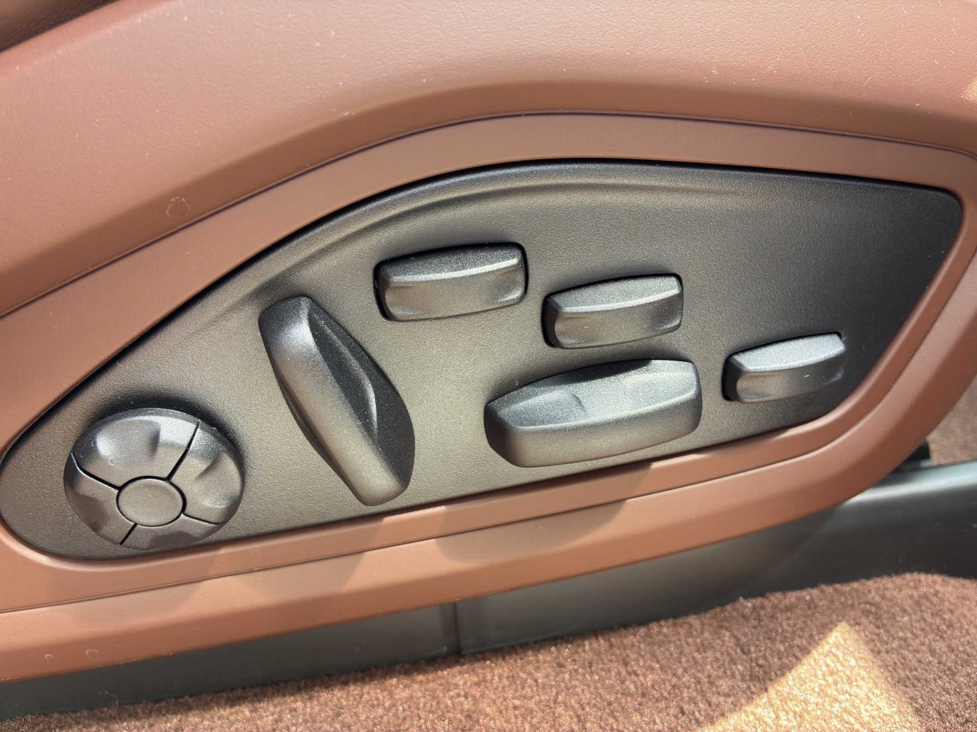 PORSCHE Taycan Turbo S-image-17