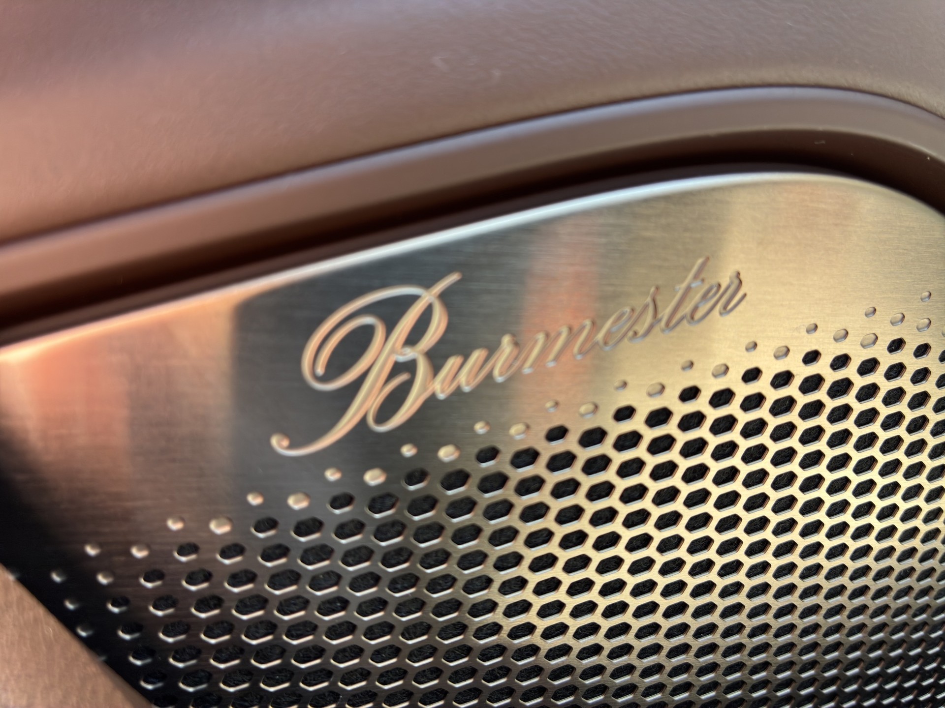 PORSCHE Taycan Turbo S-image-19