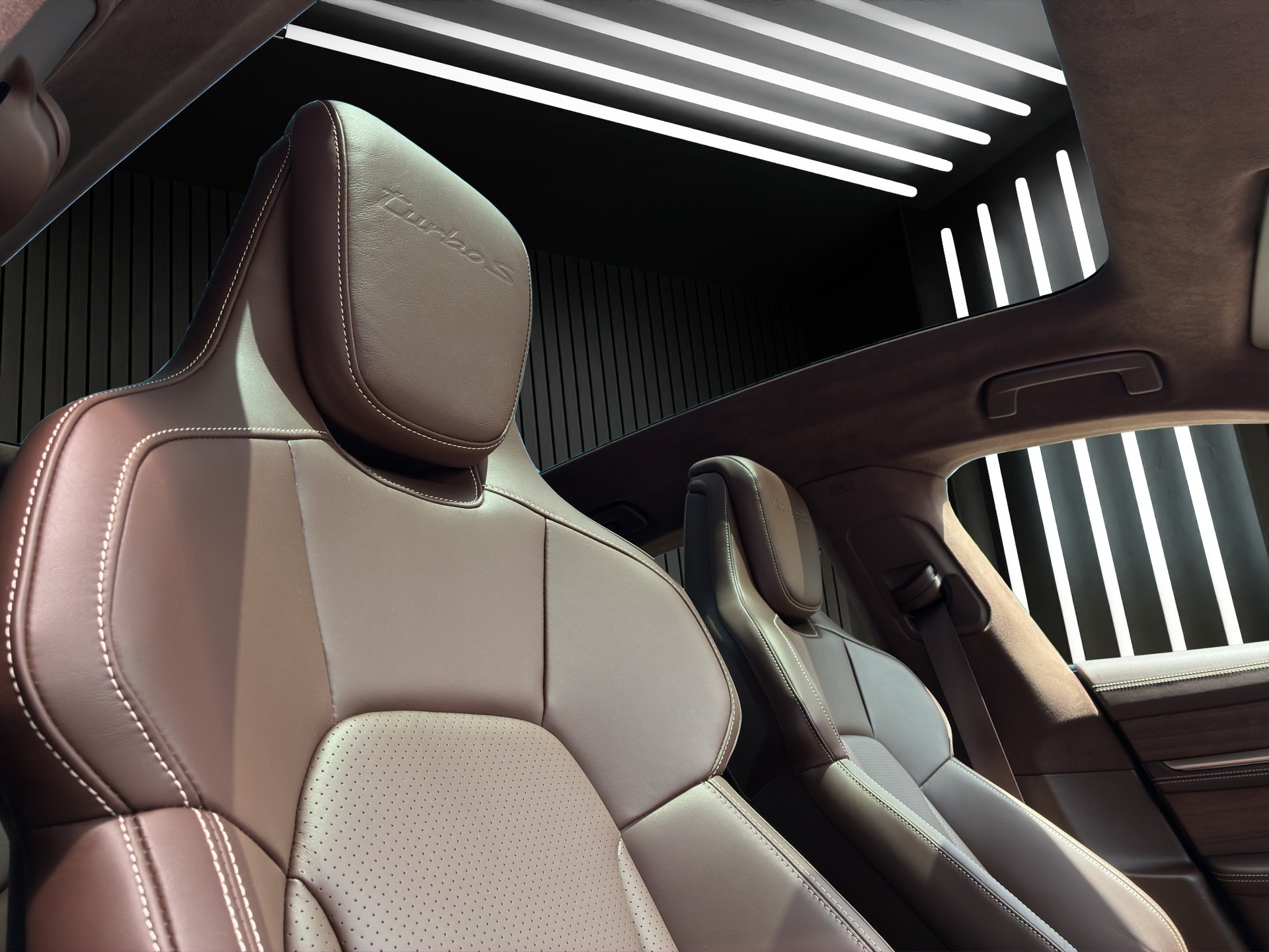 PORSCHE Taycan Turbo S-image-16