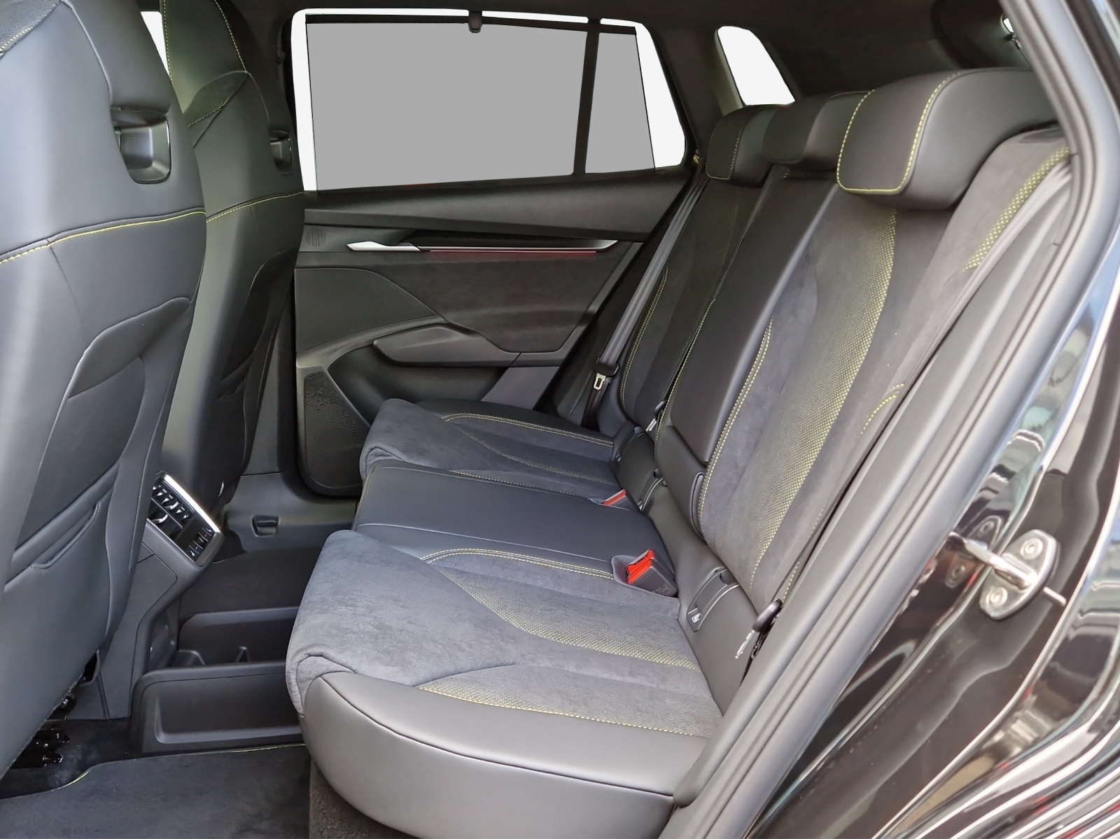SKODA Elroq RS 4x4-image-11