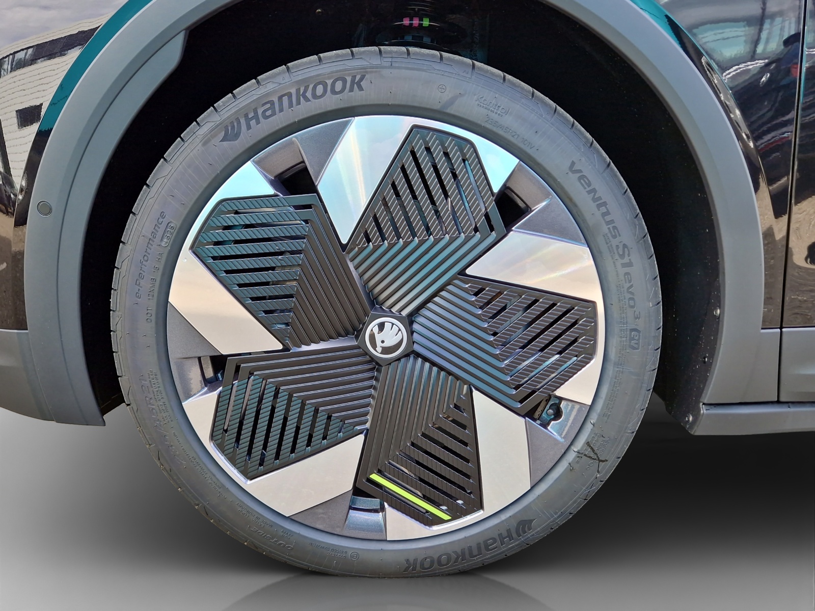SKODA Elroq RS 4x4-image-13
