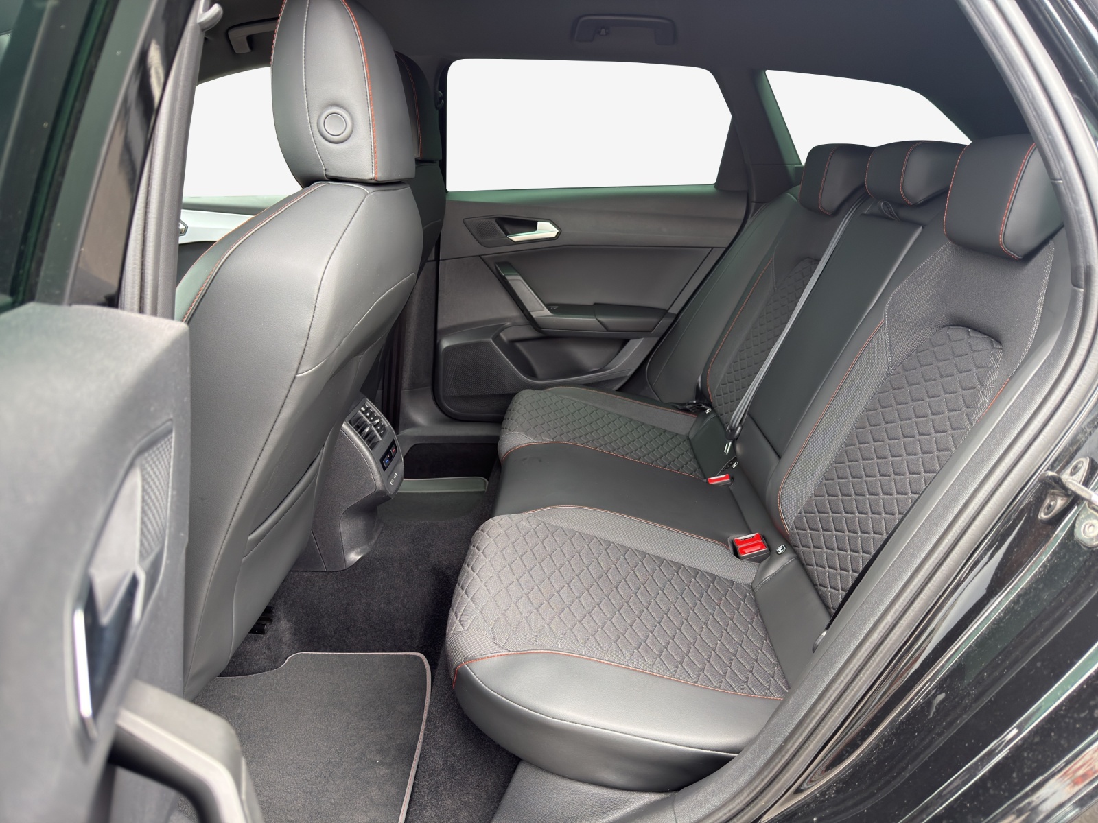 SEAT Leon ST 1.5 Eco TSI FR-image-11
