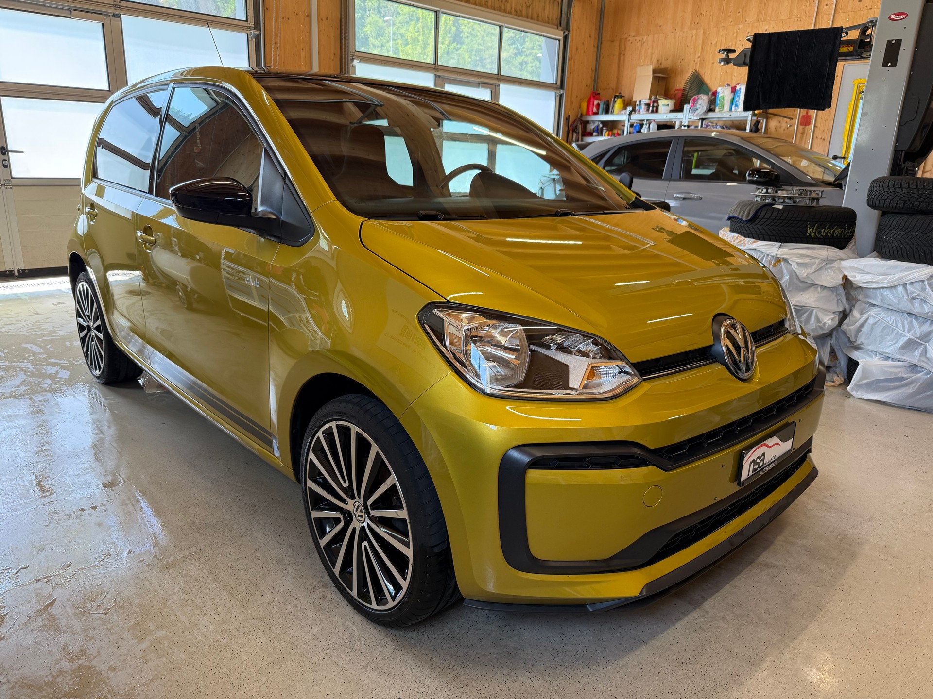 VW Up 1.0 TSI BMT move up-showroom-element-2