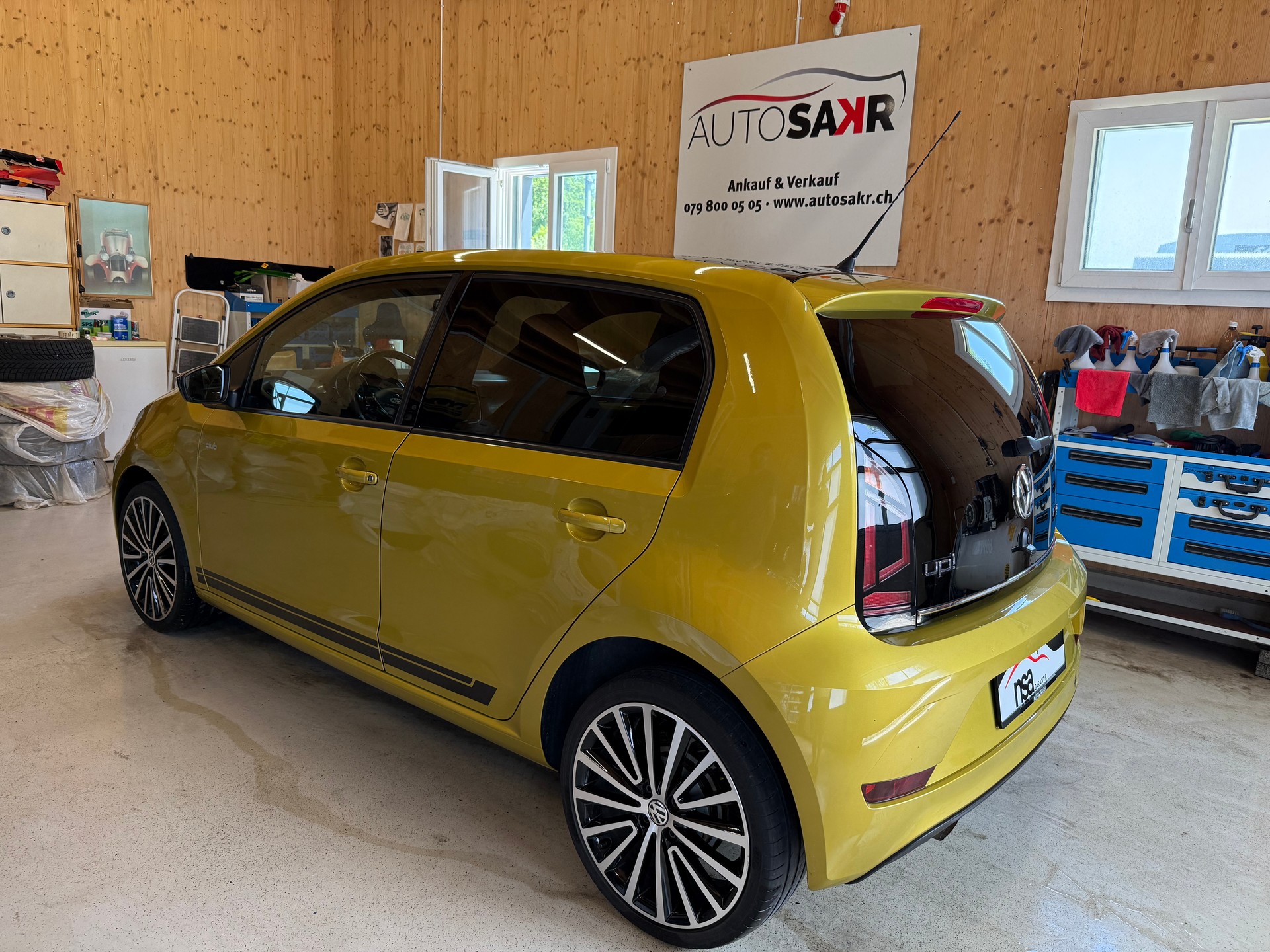 VW Up 1.0 TSI BMT move up-showroom-element-3
