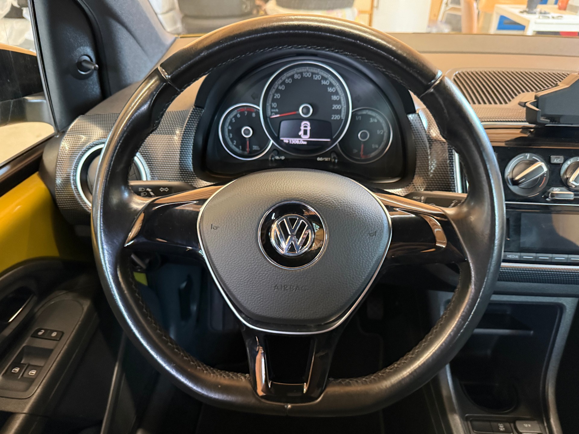 VW Up 1.0 TSI BMT move up-image-7