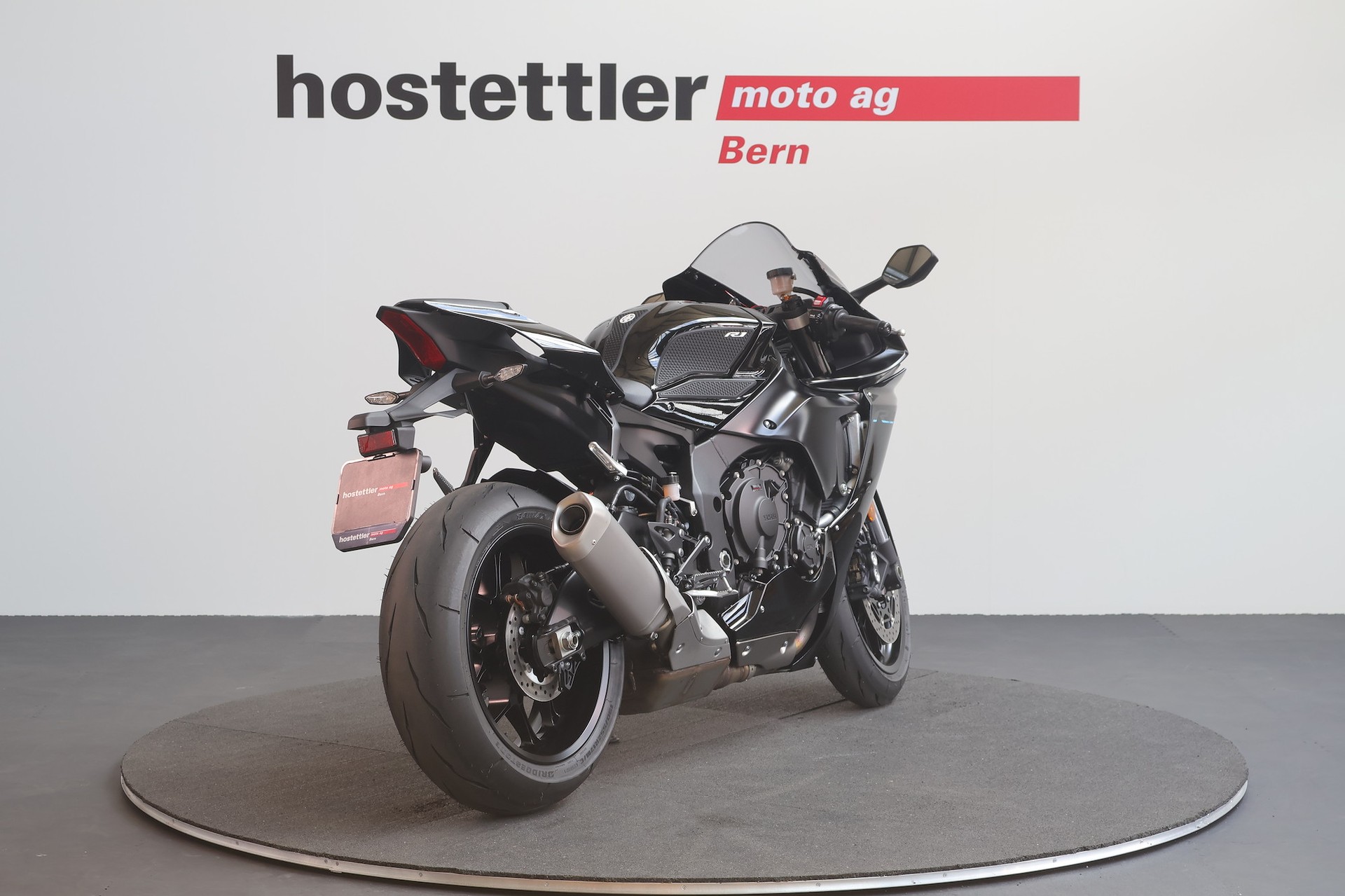 YAMAHA R1-showroom-element-2
