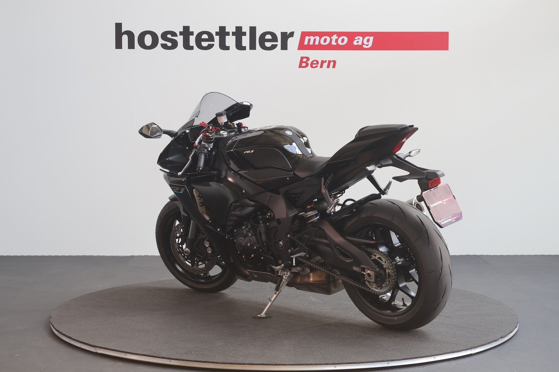 YAMAHA R1-showroom-element-3