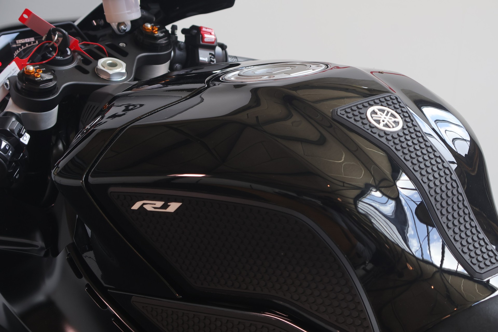 YAMAHA R1-image-6