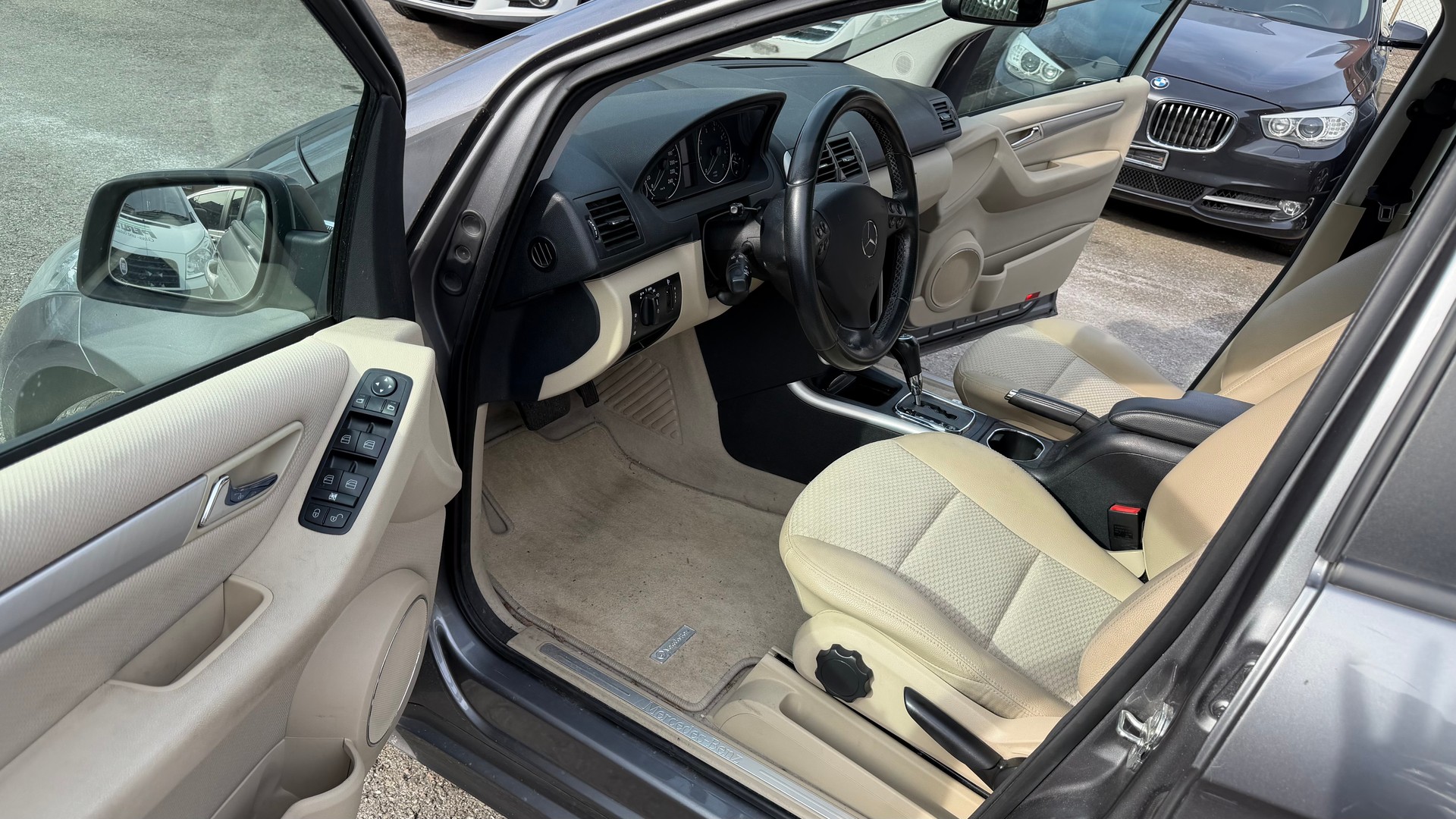 MERCEDES-BENZ A 200 Avantgarde Autotronic-image-6