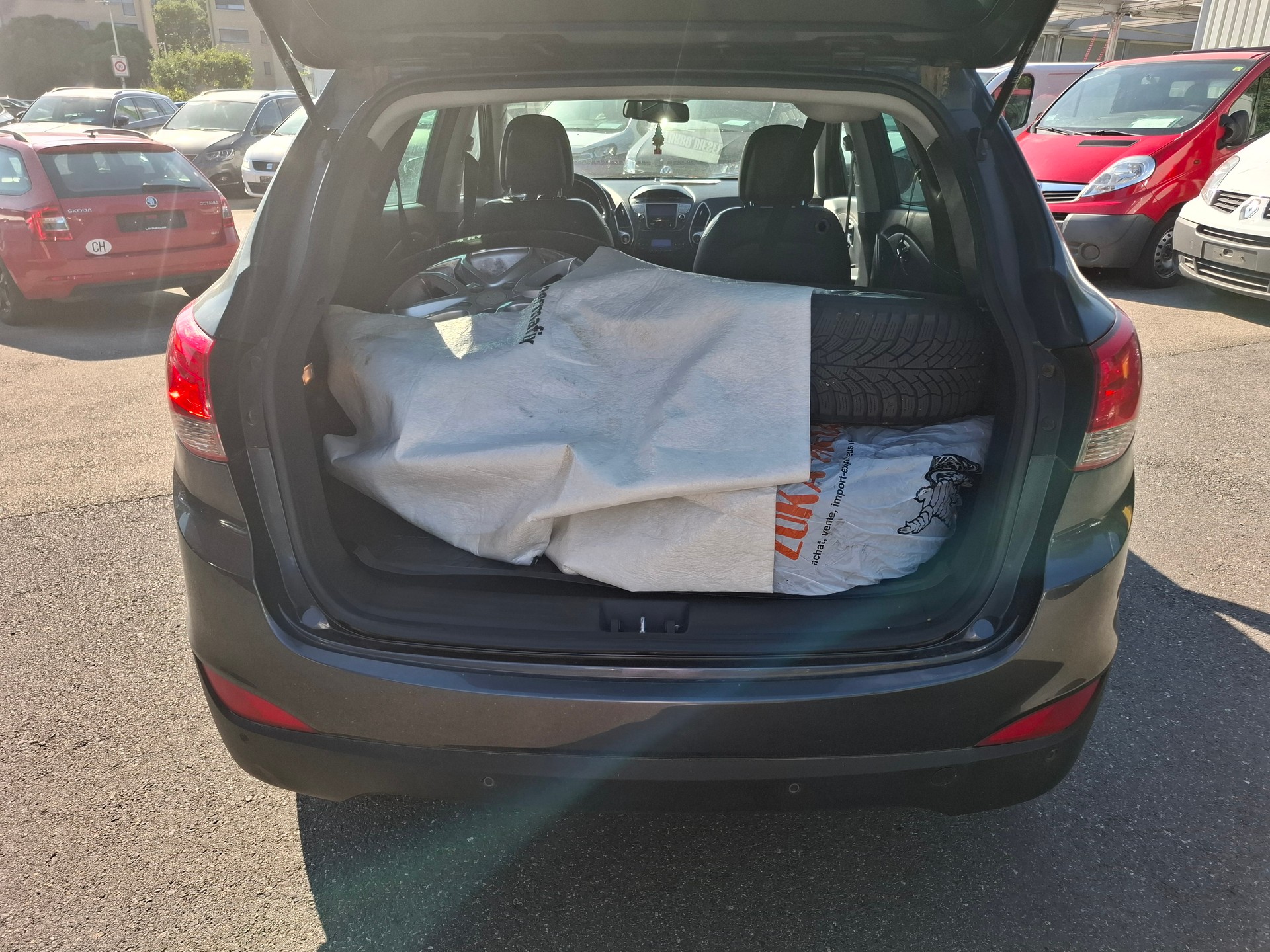 HYUNDAI iX 35 2.0 CRDi Premium 4WD Automatic-image-11