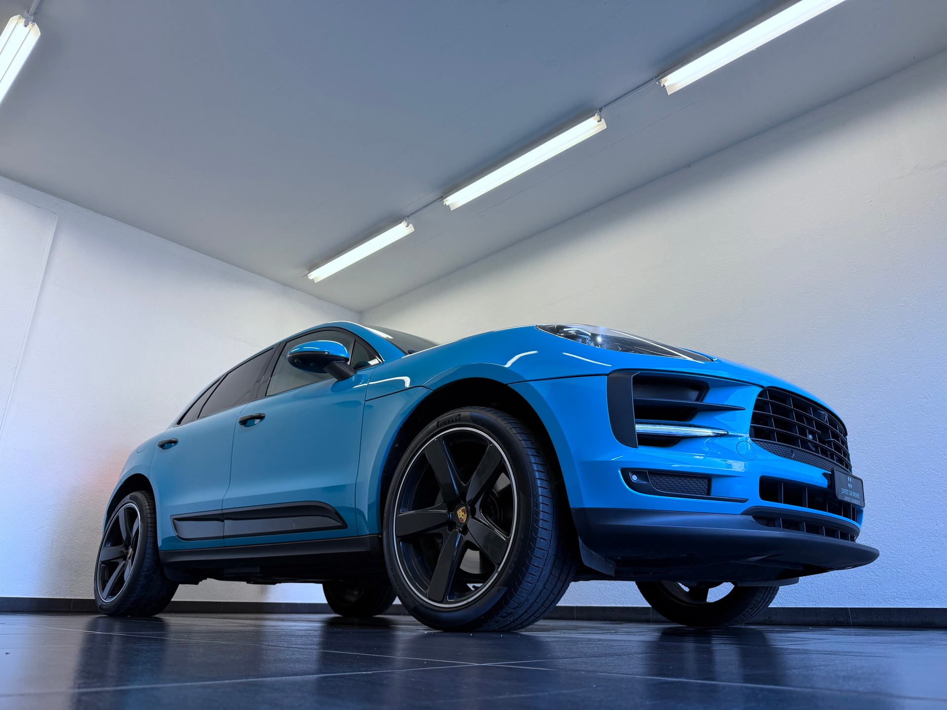 PORSCHE Macan S PDK "Miami Blue"-showroom-element-2