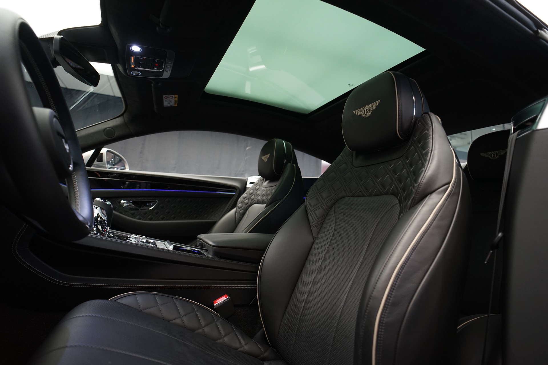 BENTLEY Continental GT 4.0 V8 *Naim* *Touring Spec* *Panoramadach*-image-12