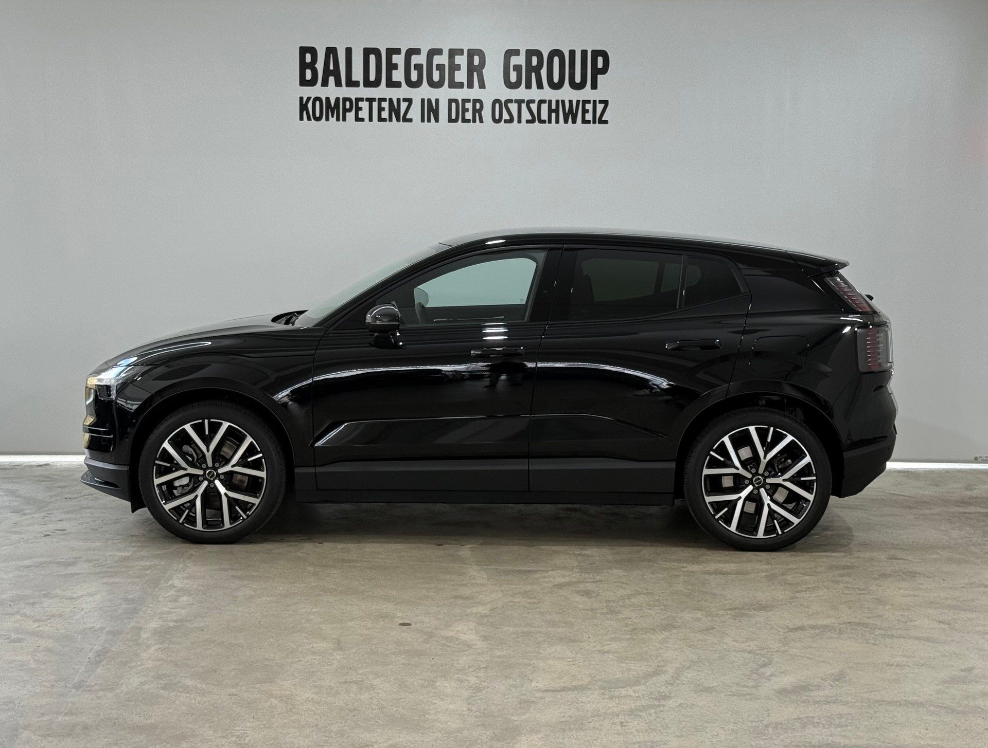 VOLVO EX 30 E60 Twin Ultra Performanc-showroom-element-1