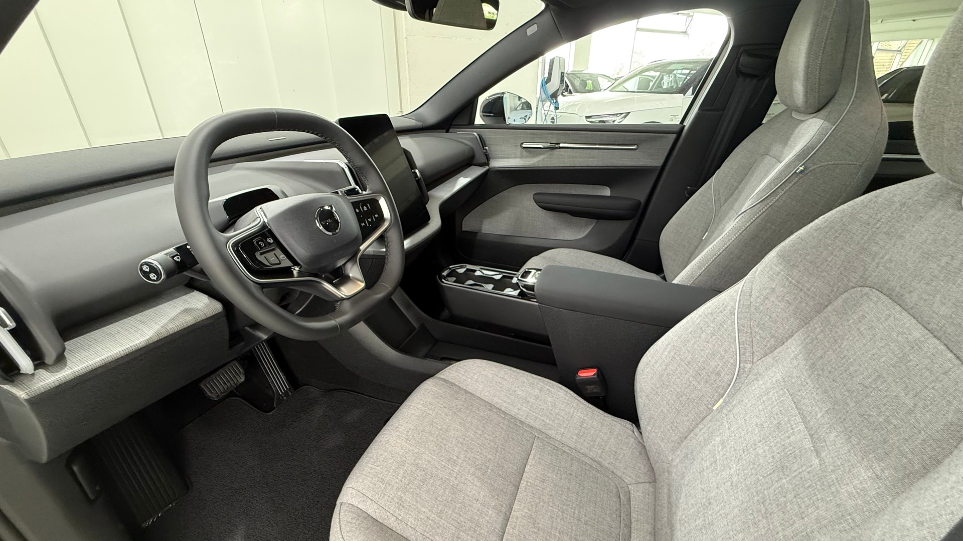 VOLVO EX 30 E60 Twin Ultra Performanc-showroom-element-3