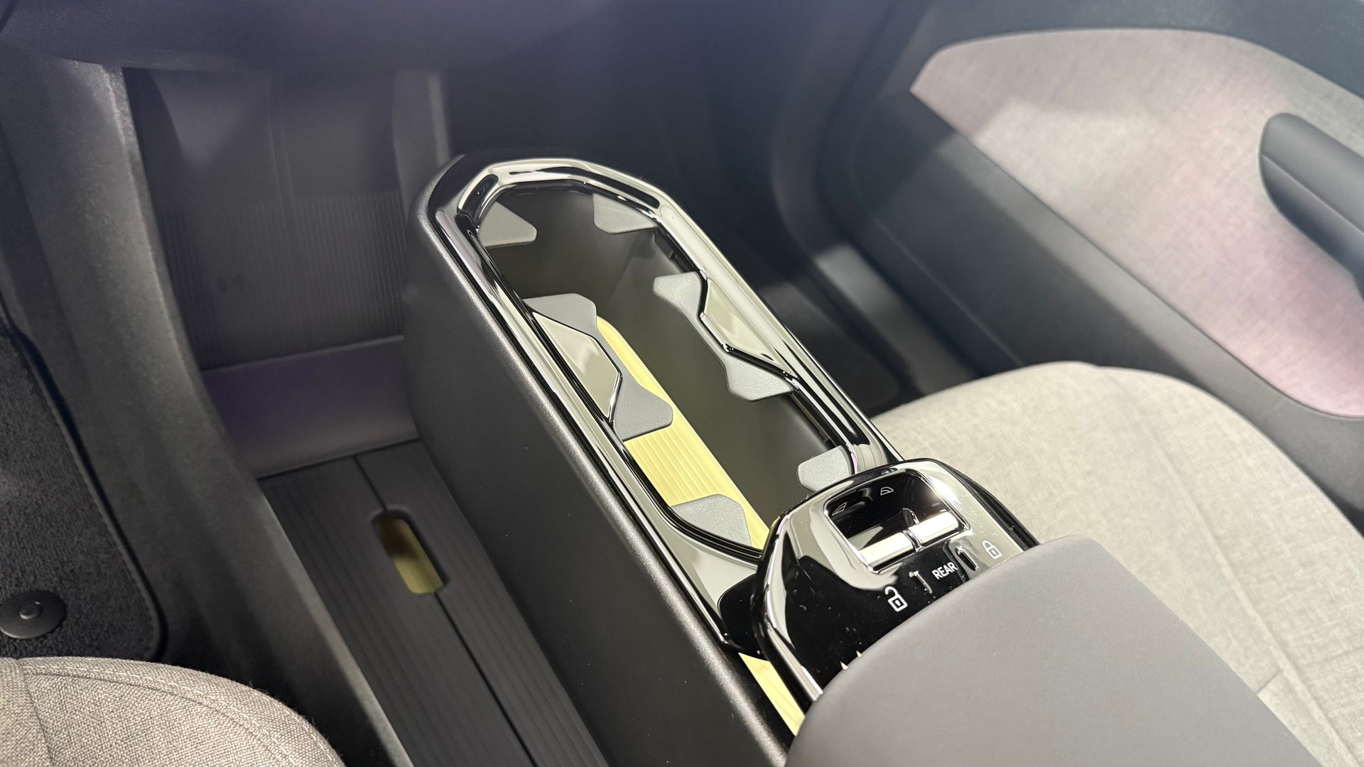 VOLVO EX 30 E60 Twin Ultra Performanc-image-5