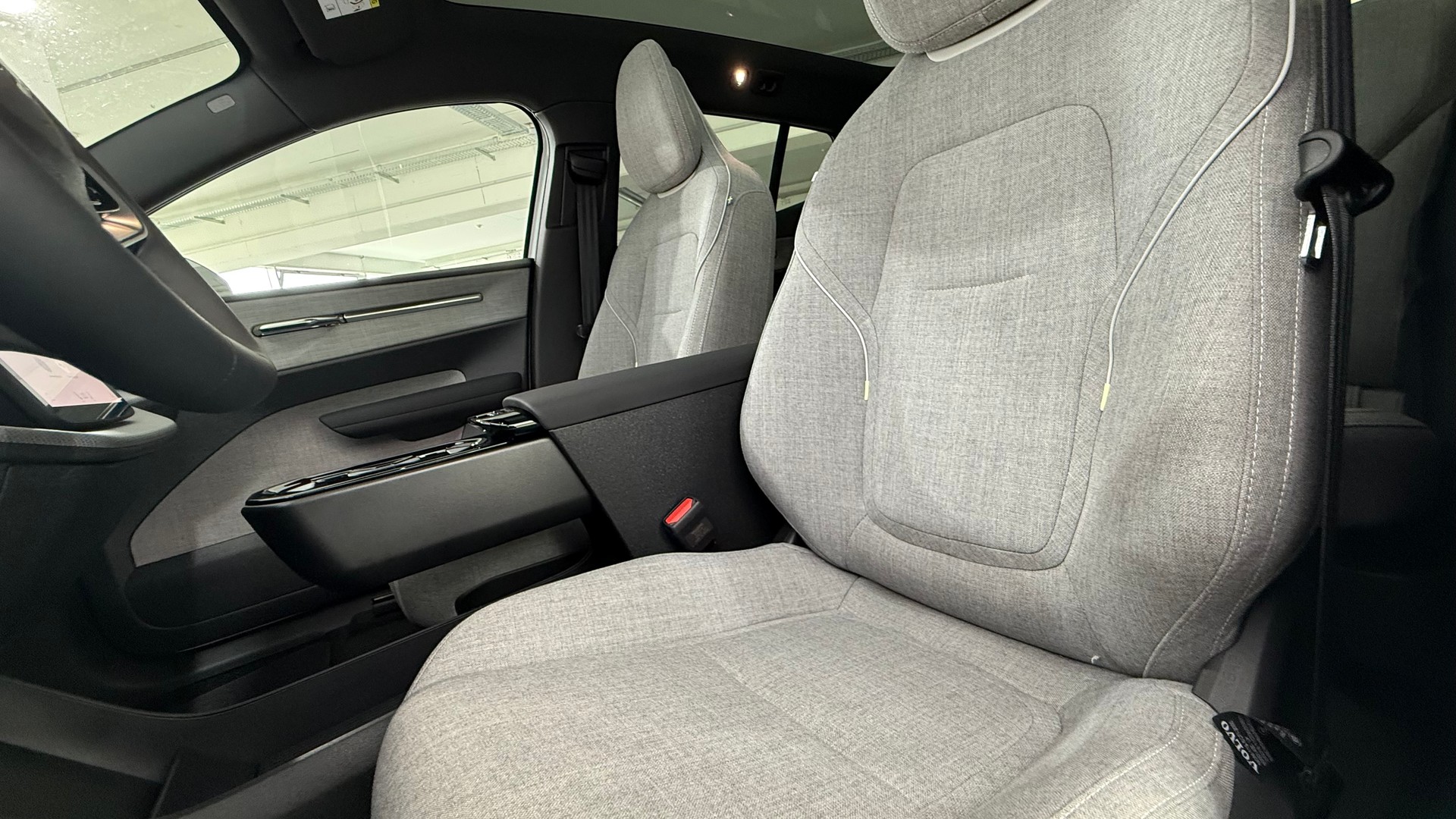 VOLVO EX 30 E60 Twin Ultra Performanc-image-8