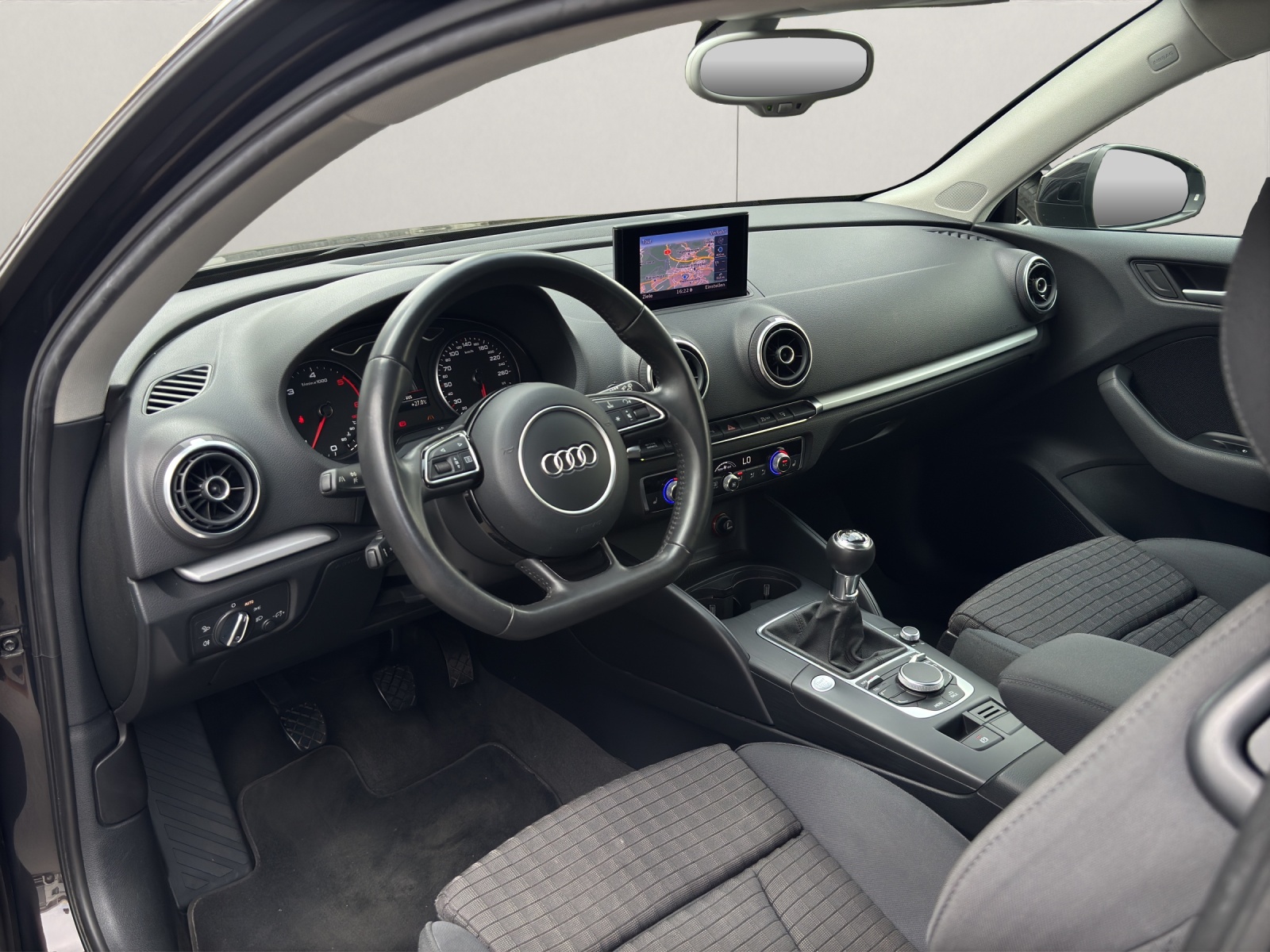 AUDI A3 Sportback 2.0 TDI S-Line Exterieurpaket Ambition-image-8
