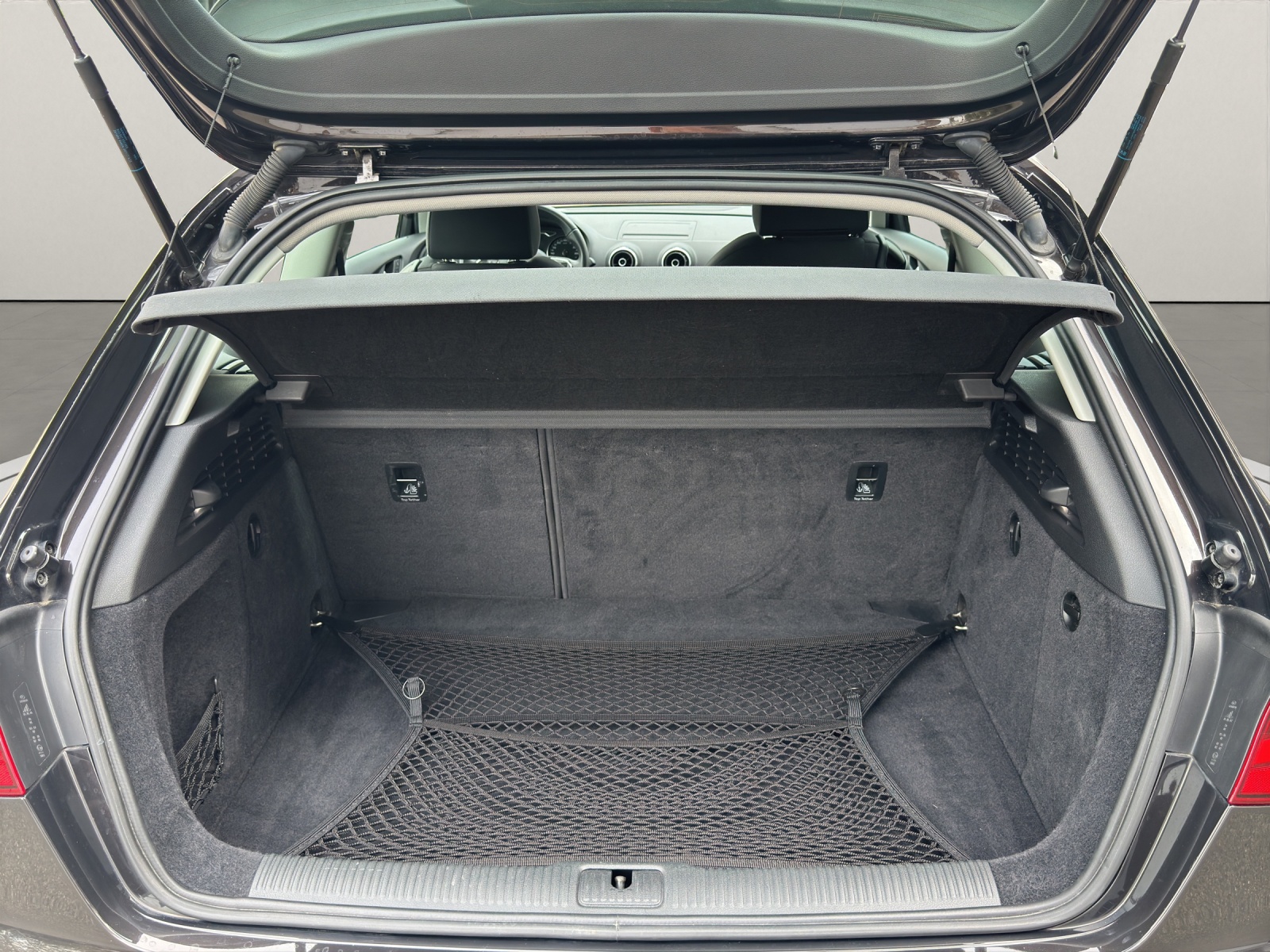 AUDI A3 Sportback 2.0 TDI S-Line Exterieurpaket Ambition-image-15