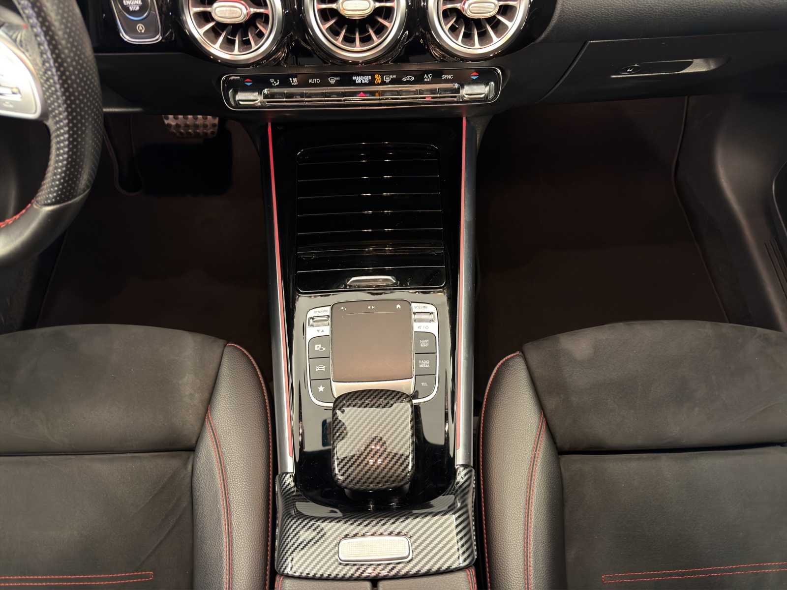MERCEDES-BENZ B 220 d AMG Line-image-11