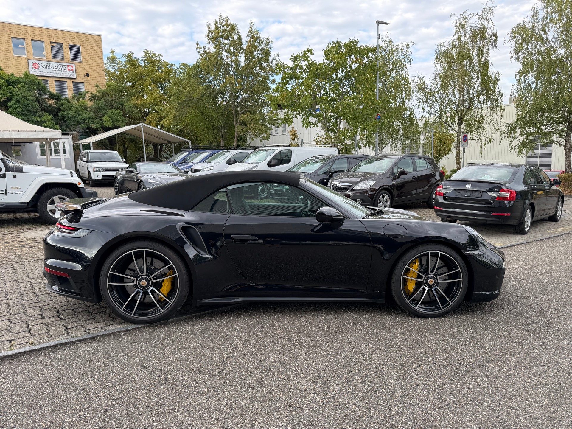 PORSCHE 911 Turbo S Cabriolet PDK-image-11