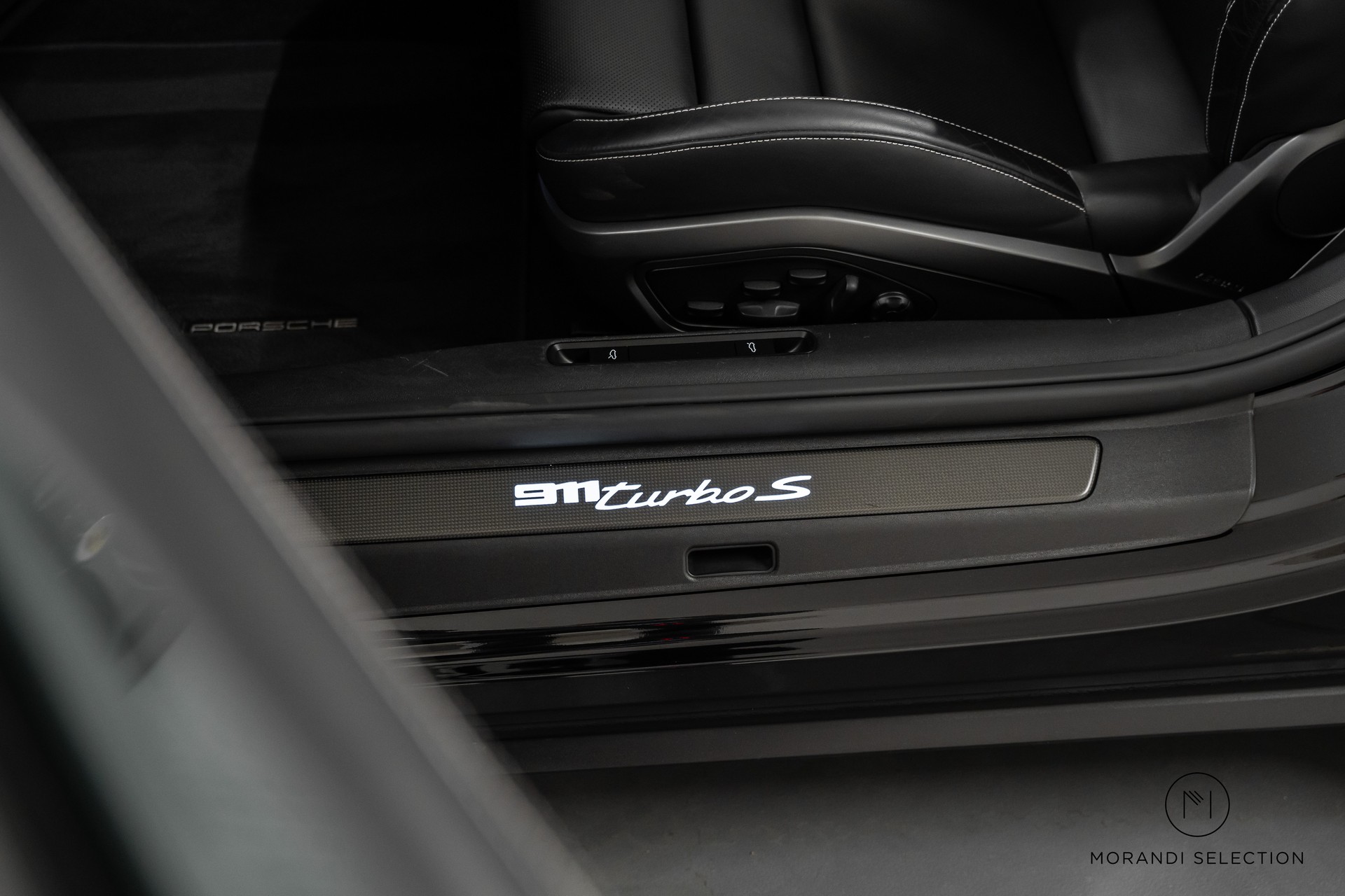 PORSCHE 911 Cabriolet 3.7 Turbo S PDK-image-15