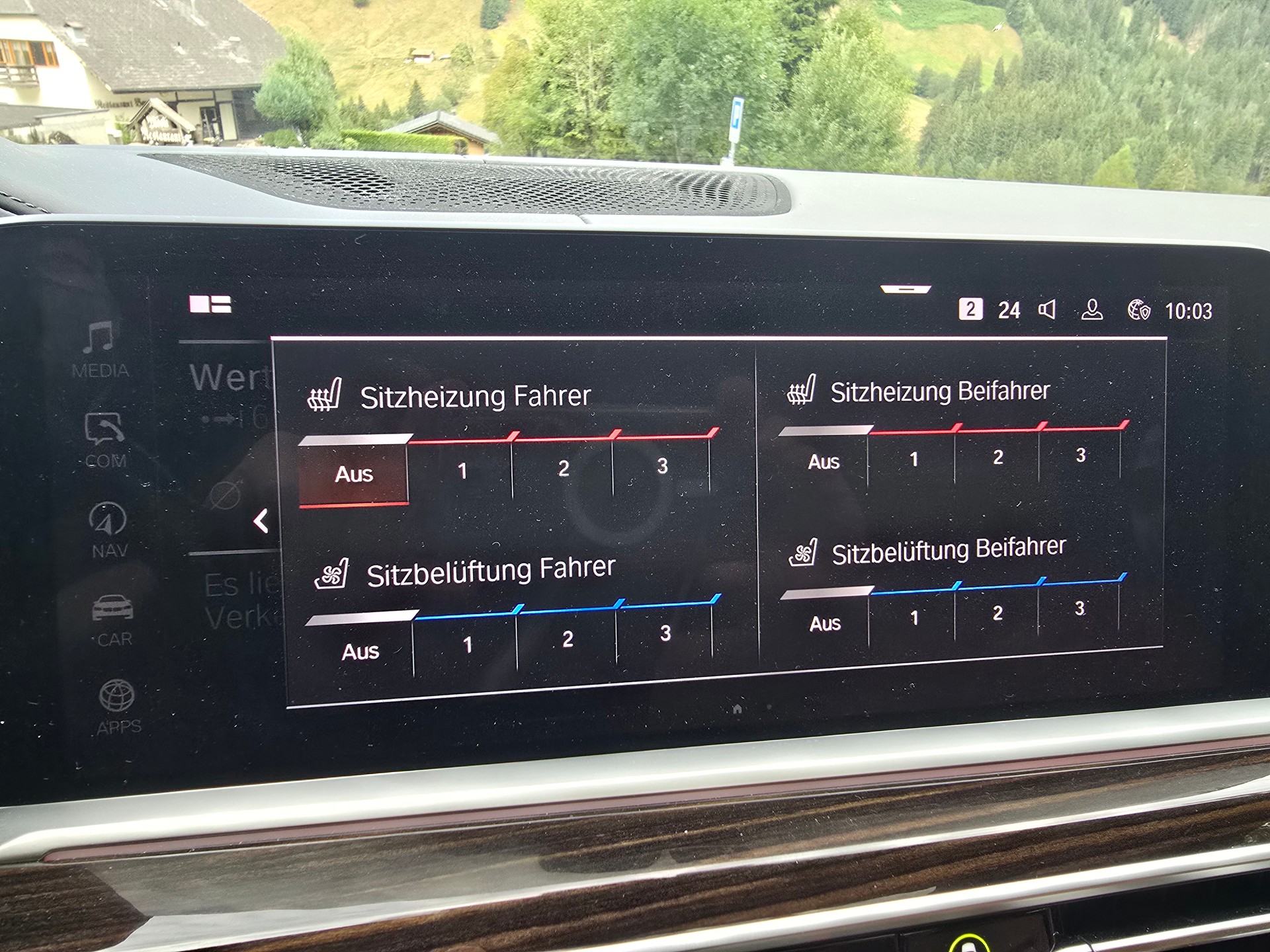 BMW M50i-image-7
