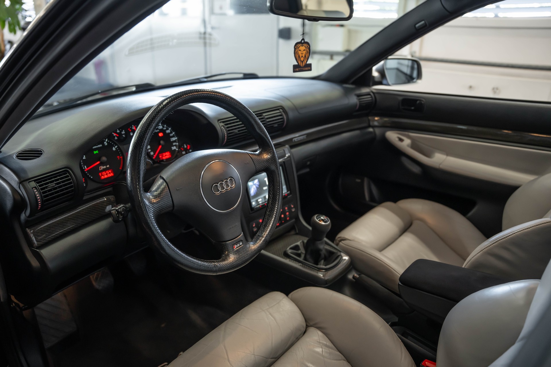AUDI RS4 Avant quattro-image-12