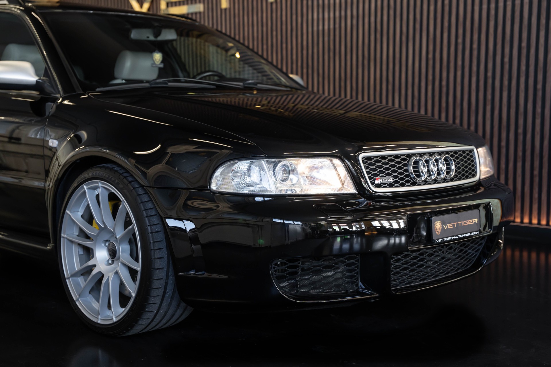 AUDI RS4 Avant quattro-image-9