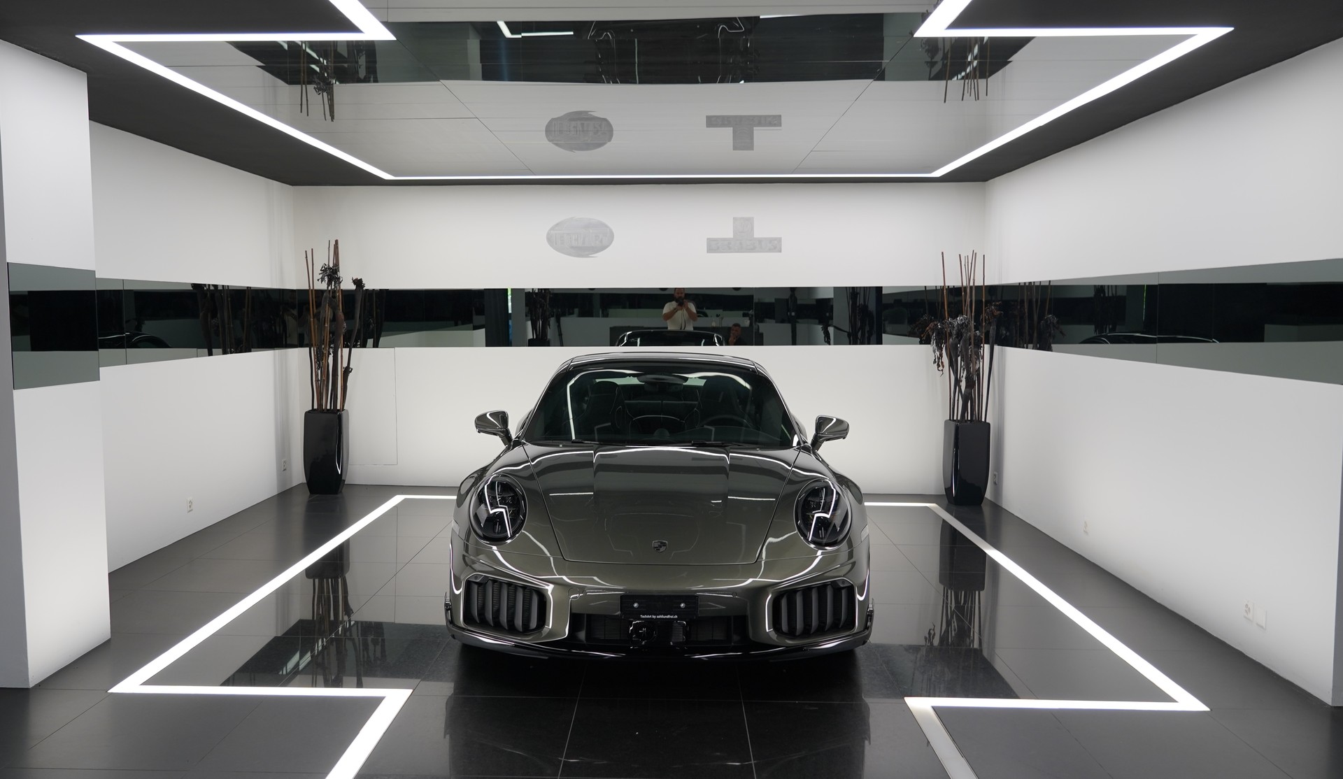 PORSCHE 911 Turbo S PDK-showroom-element-2