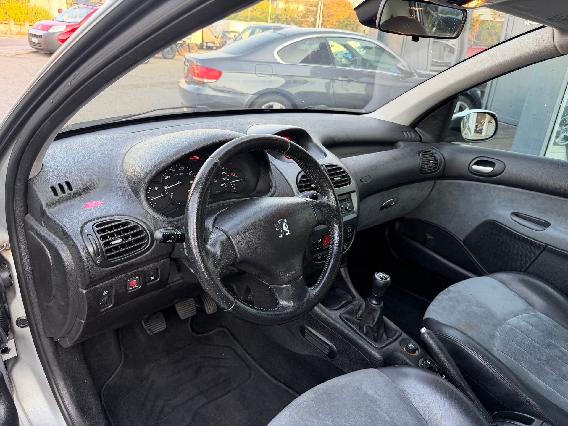 PEUGEOT 206 1.6 16V (XT) Premium-image-10