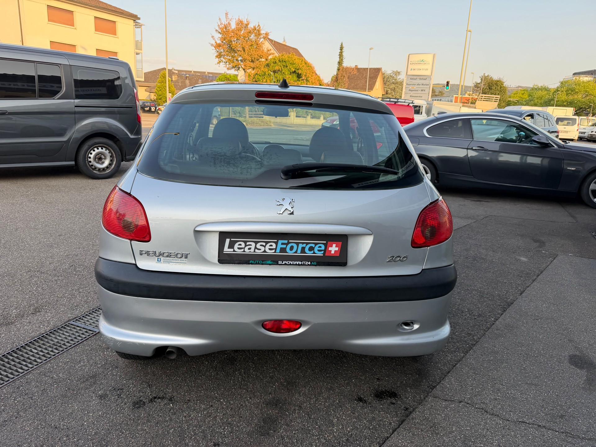 PEUGEOT 206 1.6 16V (XT) Premium-showroom-element-3