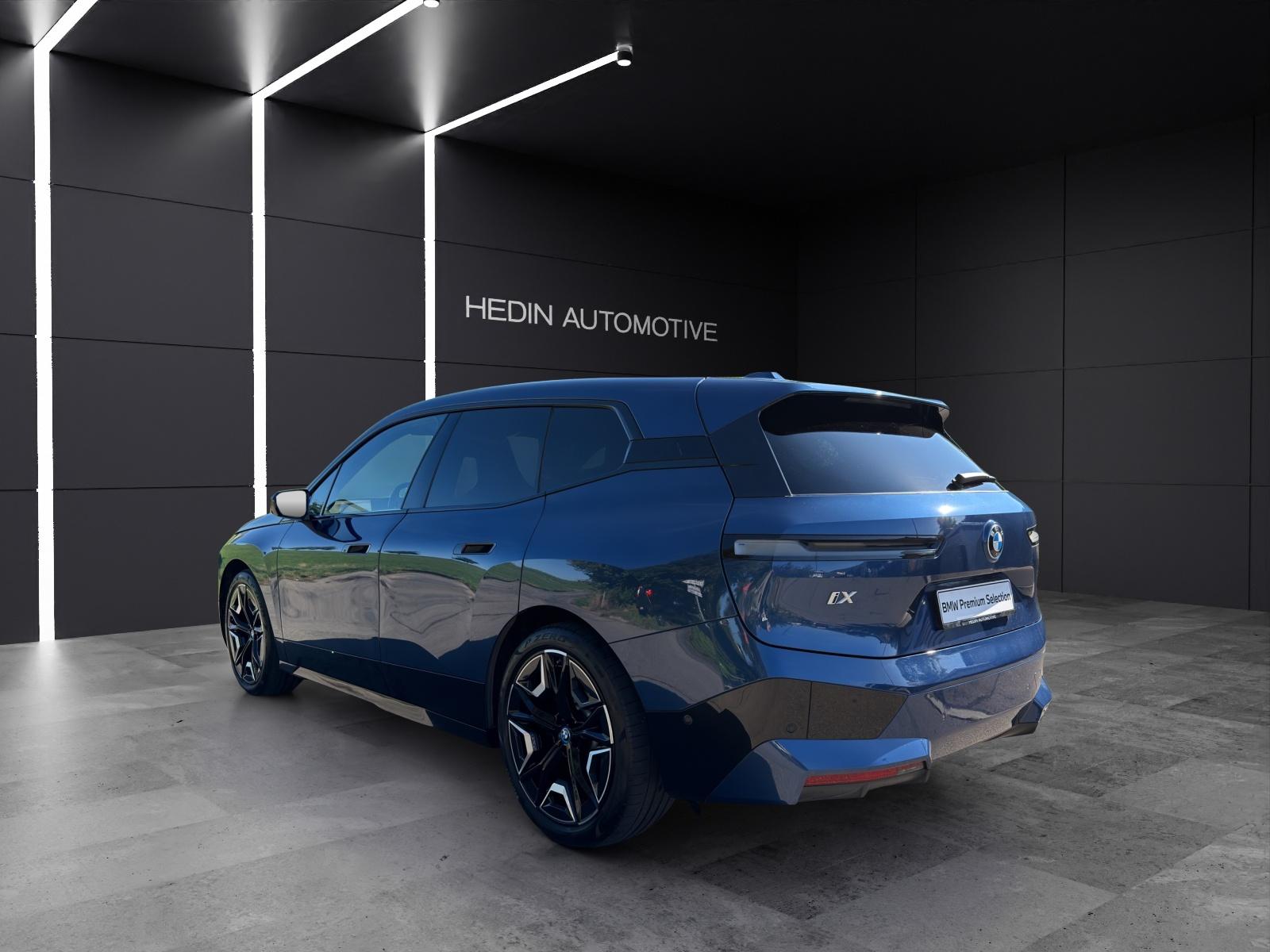 BMW iX I20 xDrive40-showroom-element-2