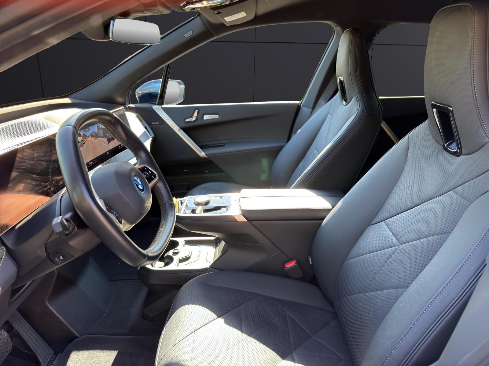 BMW iX I20 xDrive40-showroom-element-1