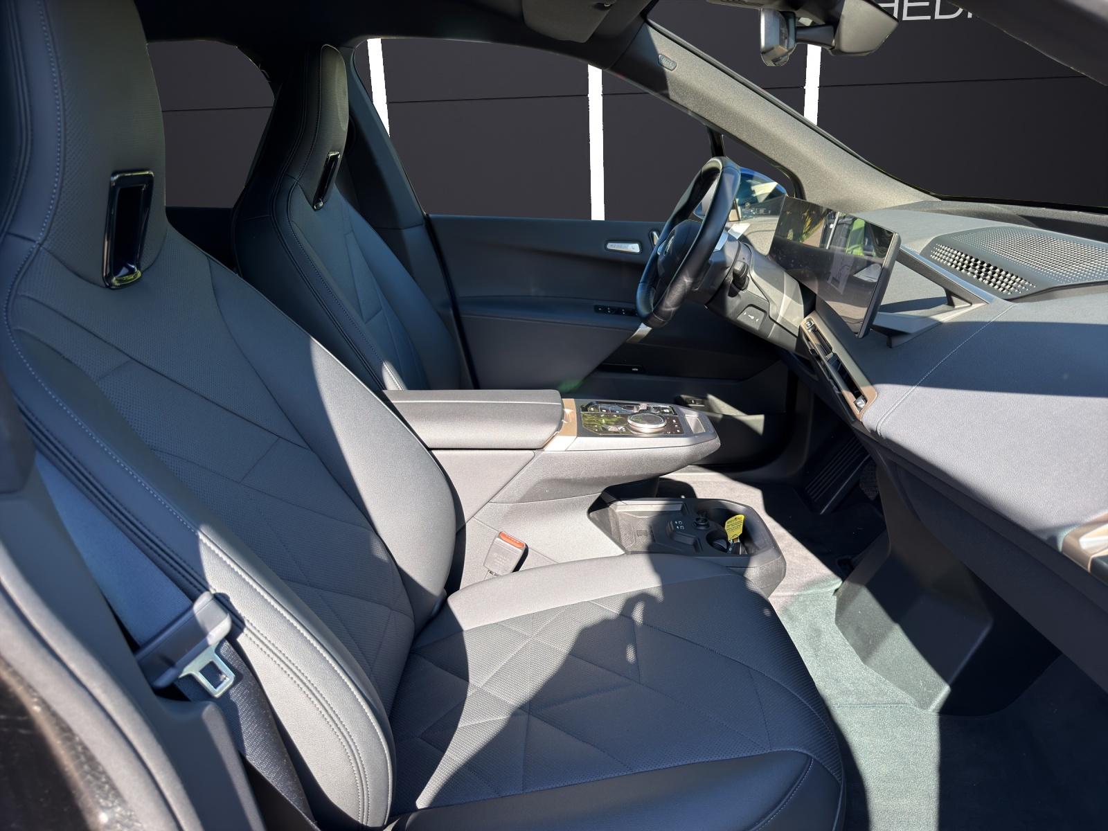 BMW iX I20 xDrive40-image-18