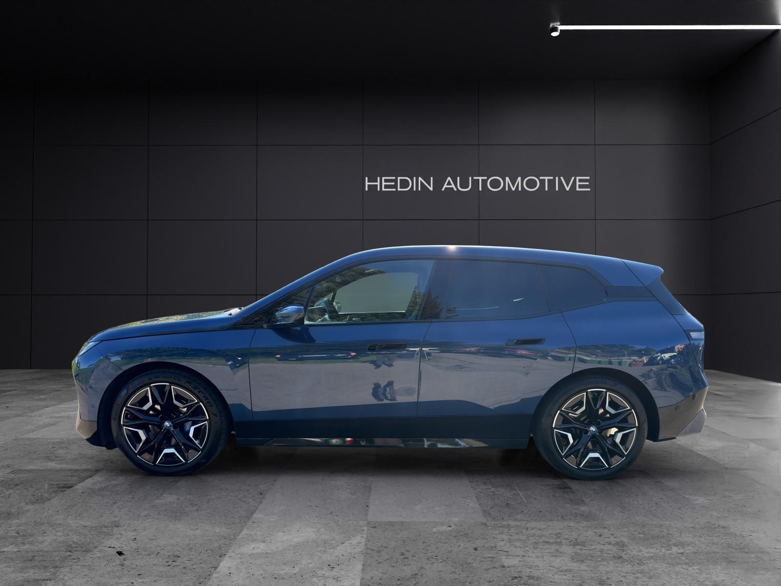 BMW iX I20 xDrive40-showroom-element-3