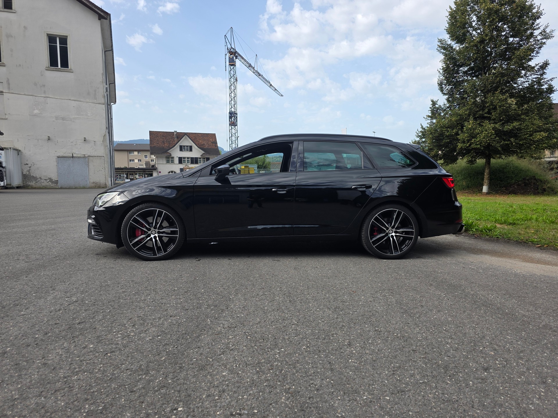 SEAT Leon ST 2.0 TSI Cupra 300 4 Drive DSG-image-9