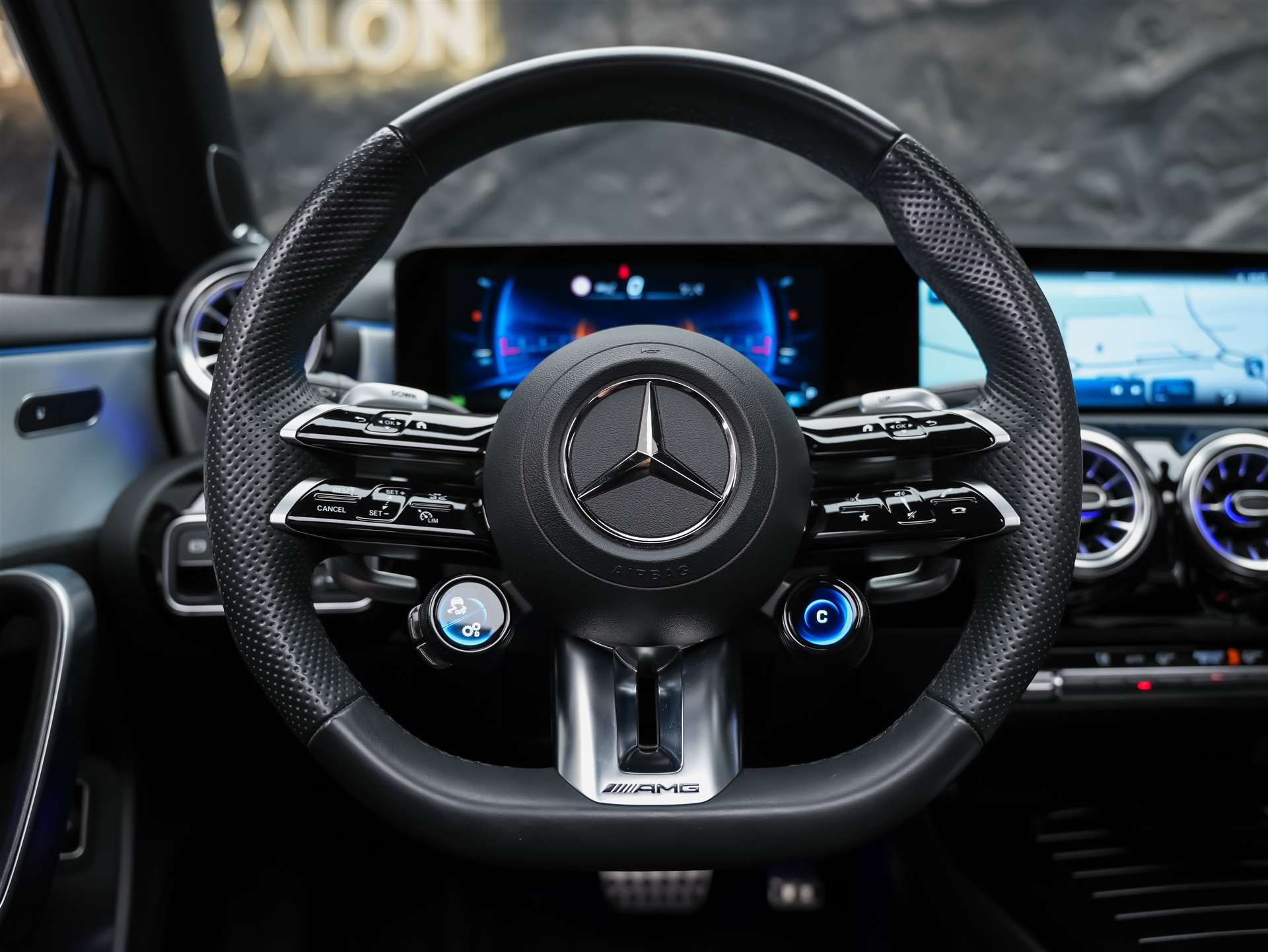 MERCEDES-BENZ A35 AMG 4Matic+ 8G-DCT *Panorama*Burmester*Abstandsregler*-image-28