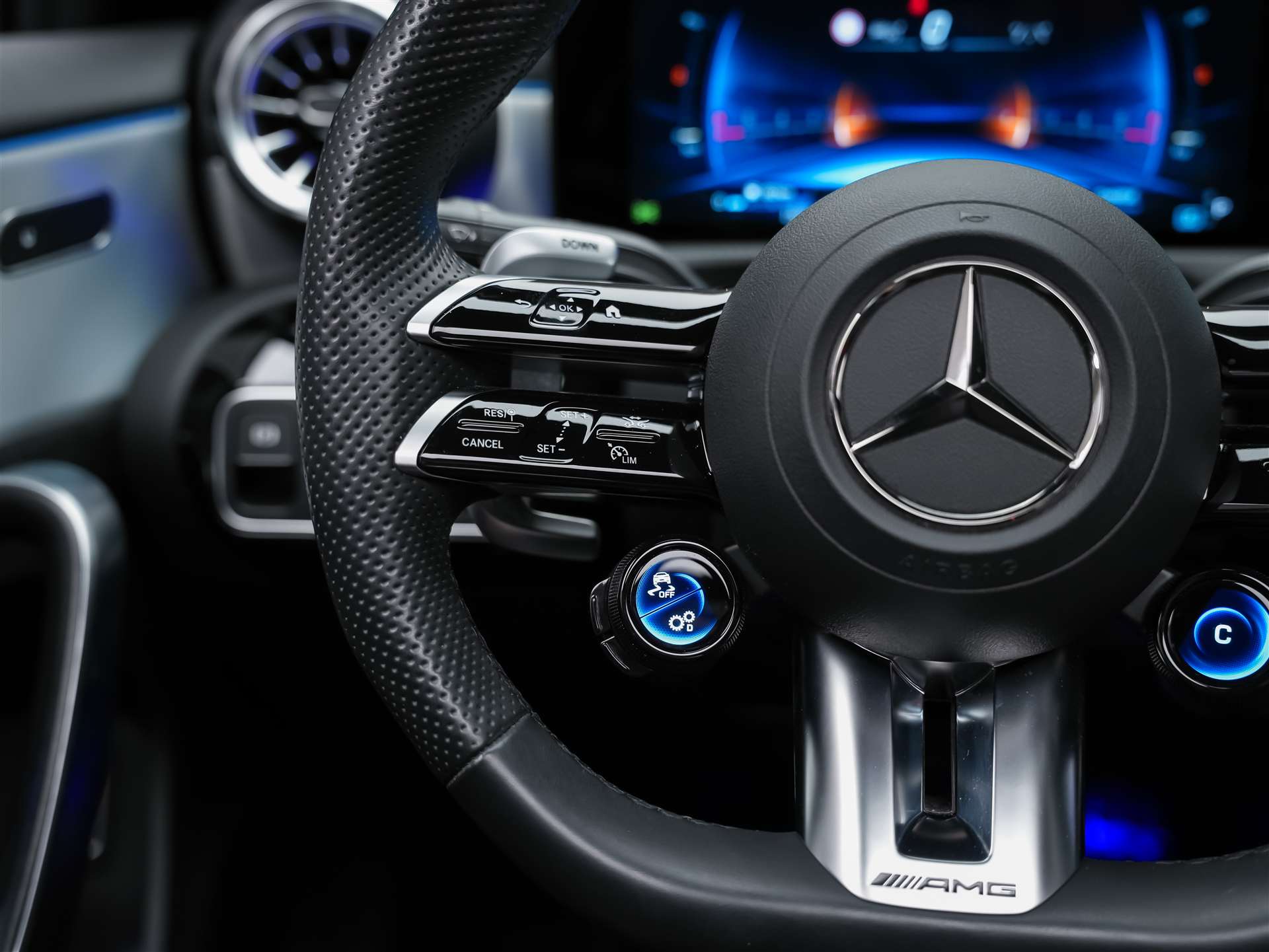 MERCEDES-BENZ A35 AMG 4Matic+ 8G-DCT *Panorama*Burmester*Abstandsregler*-image-29