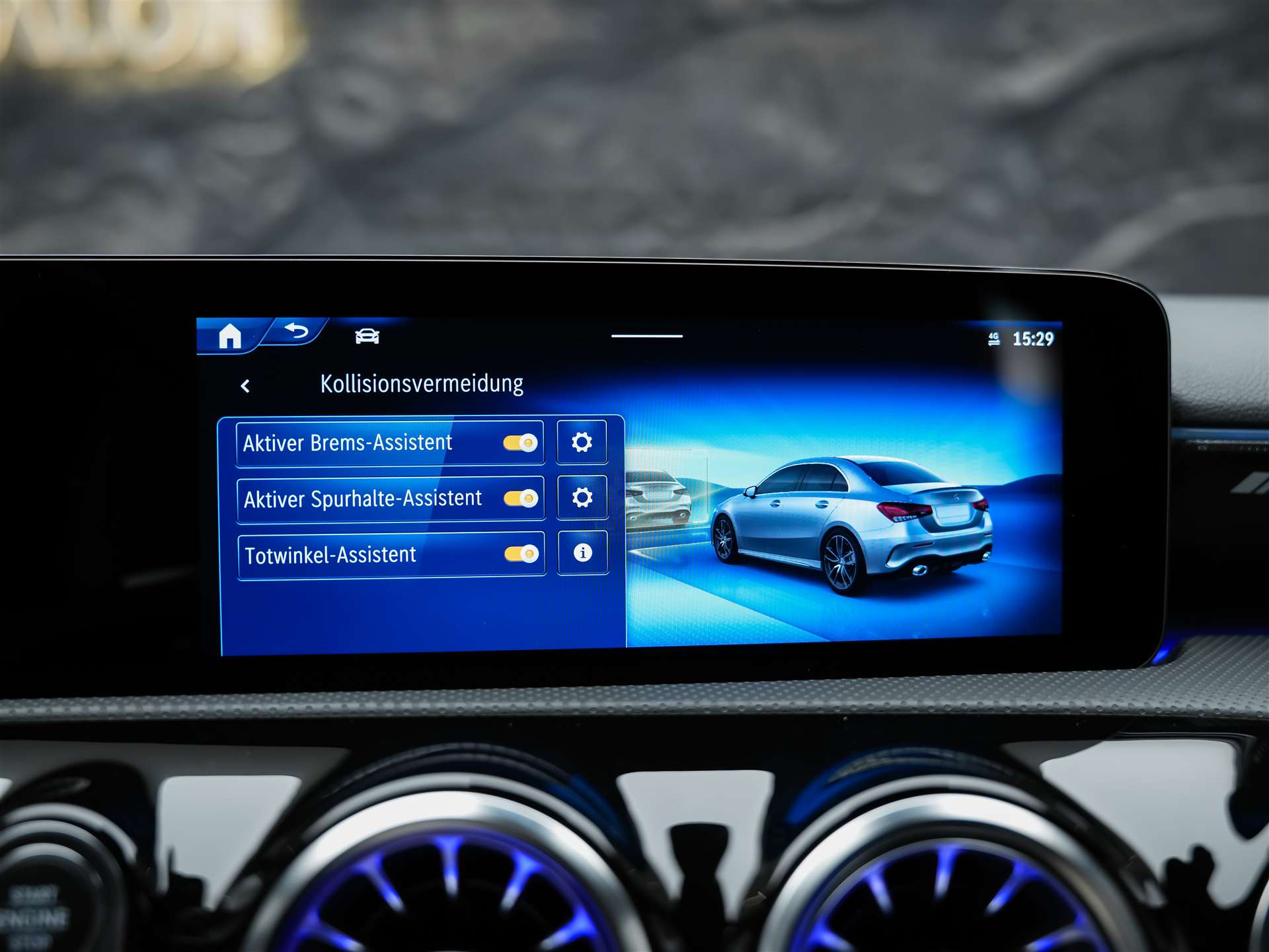 MERCEDES-BENZ A35 AMG 4Matic+ 8G-DCT *Panorama*Burmester*Abstandsregler*-image-35