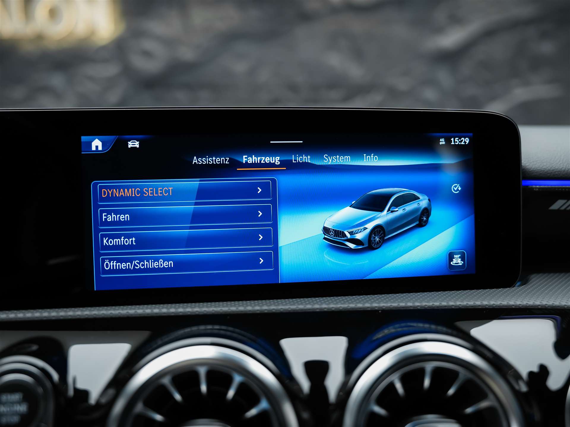 MERCEDES-BENZ A35 AMG 4Matic+ 8G-DCT *Panorama*Burmester*Abstandsregler*-image-39