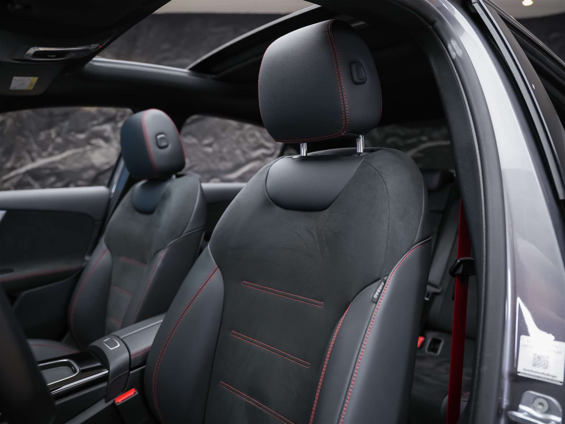MERCEDES-BENZ A35 AMG 4Matic+ 8G-DCT *Panorama*Burmester*Abstandsregler*-image-10