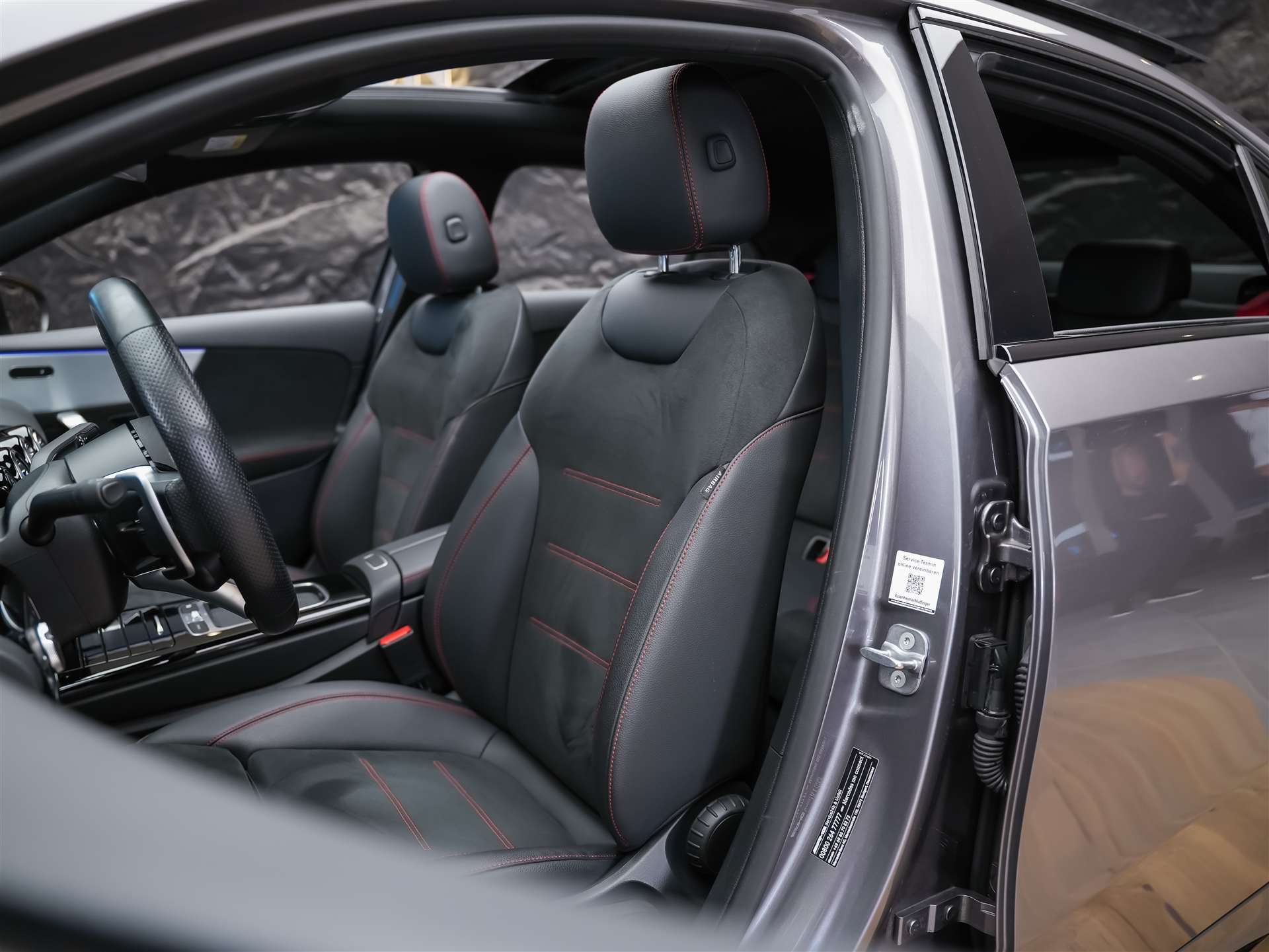 MERCEDES-BENZ A35 AMG 4Matic+ 8G-DCT *Panorama*Burmester*Abstandsregler*-image-9