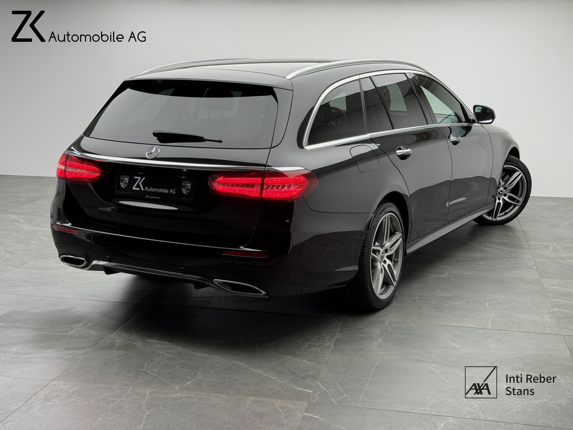MERCEDES-BENZ E 400 d AMG Line 4Matic 340PS Obsidian Black Metallic 9G-Tronic / 360° Kamera / Panoramadach / Leder / Burmester Soundsystem /-showroom-element-1
